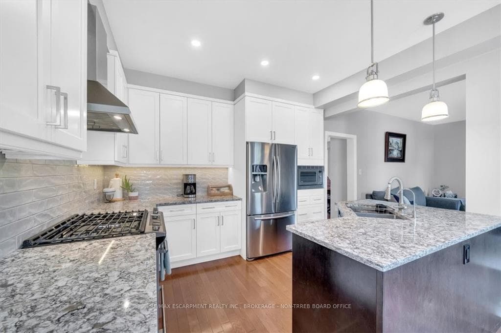 8 Hesham Drive photo 15