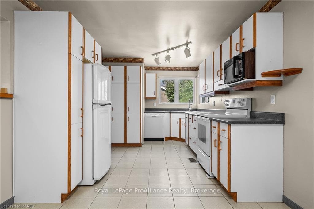 1227 JOHNSON Street photo 14