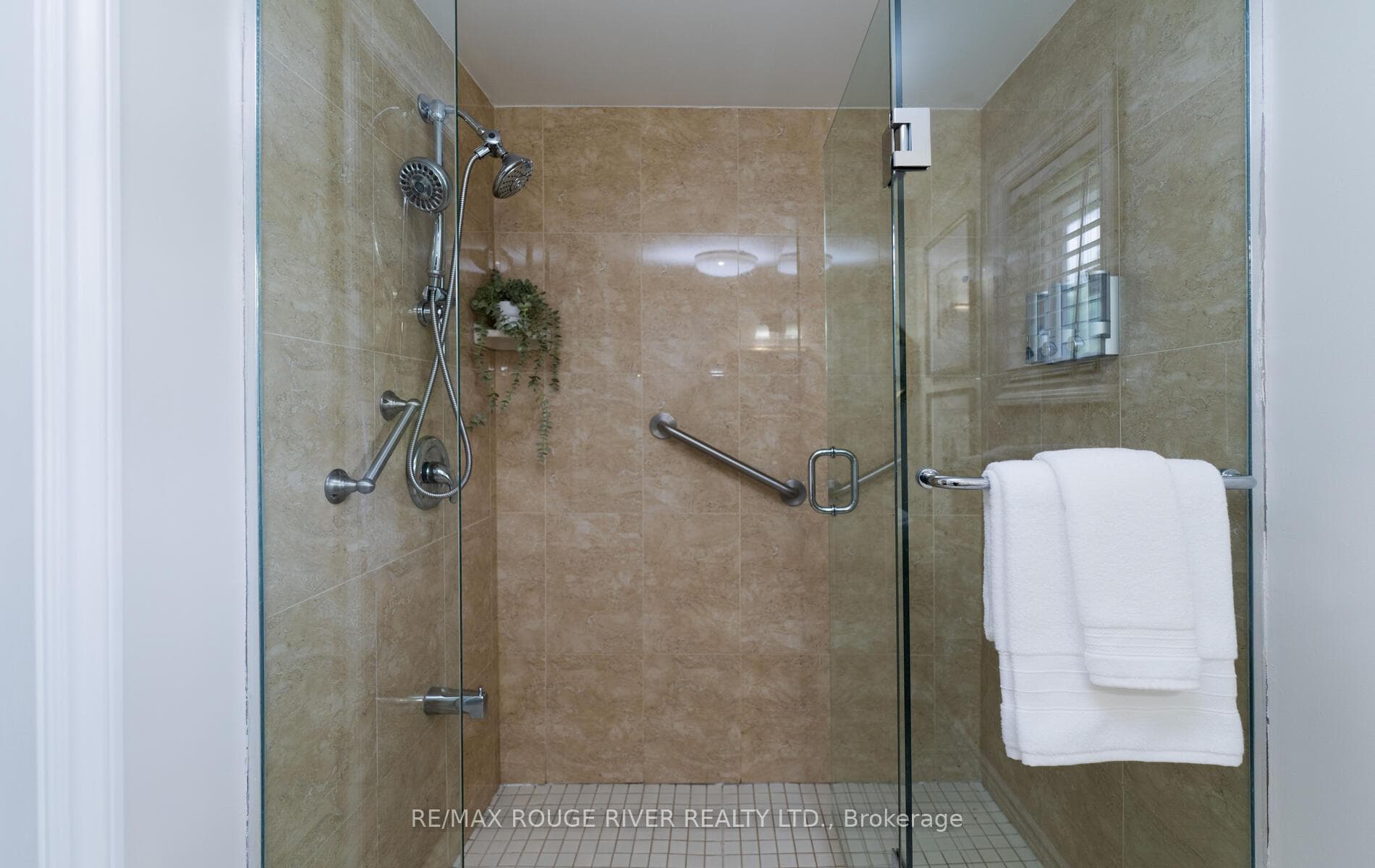 445 Friendship Avenue photo 21