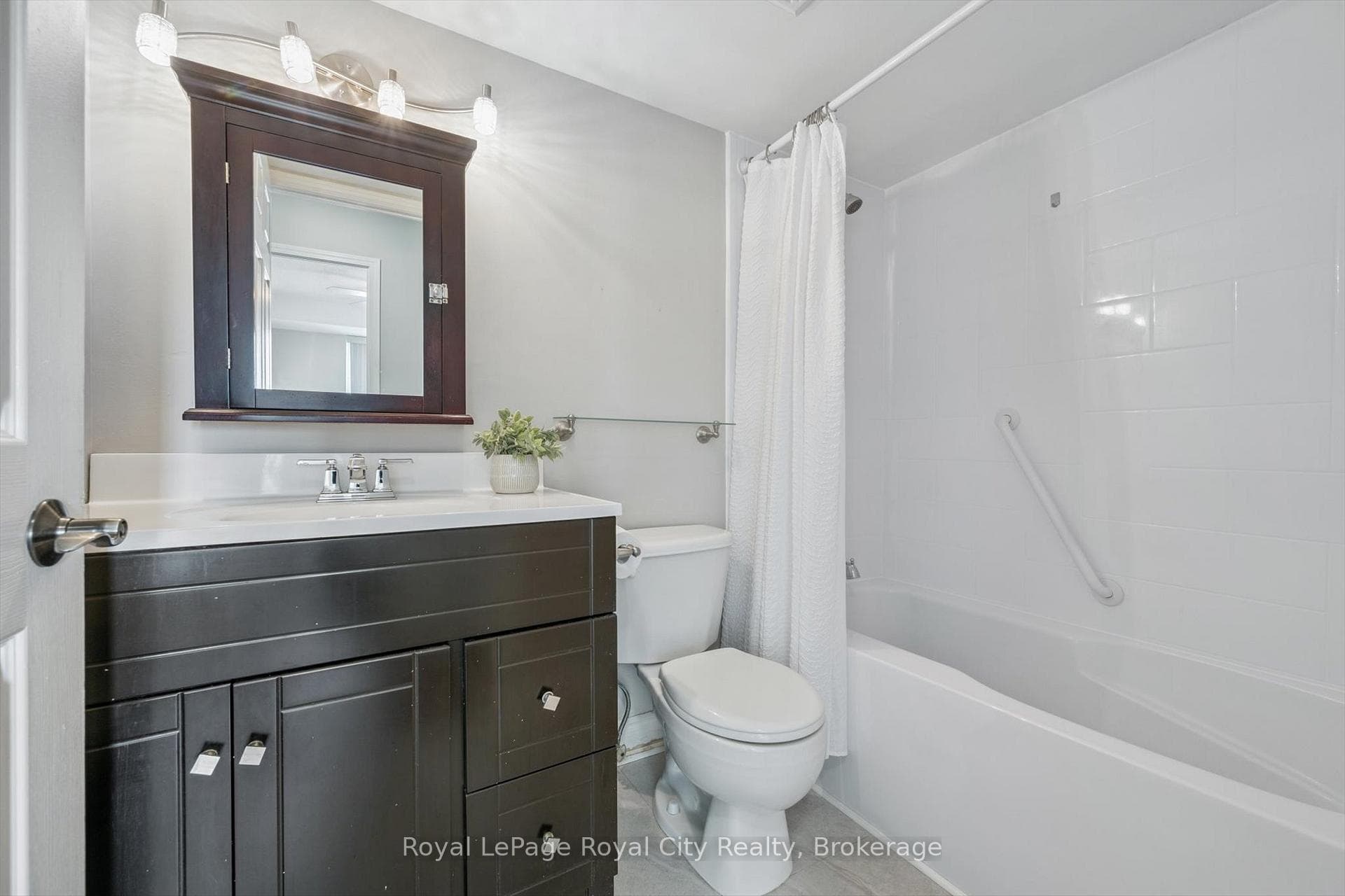 4 piece bathroom