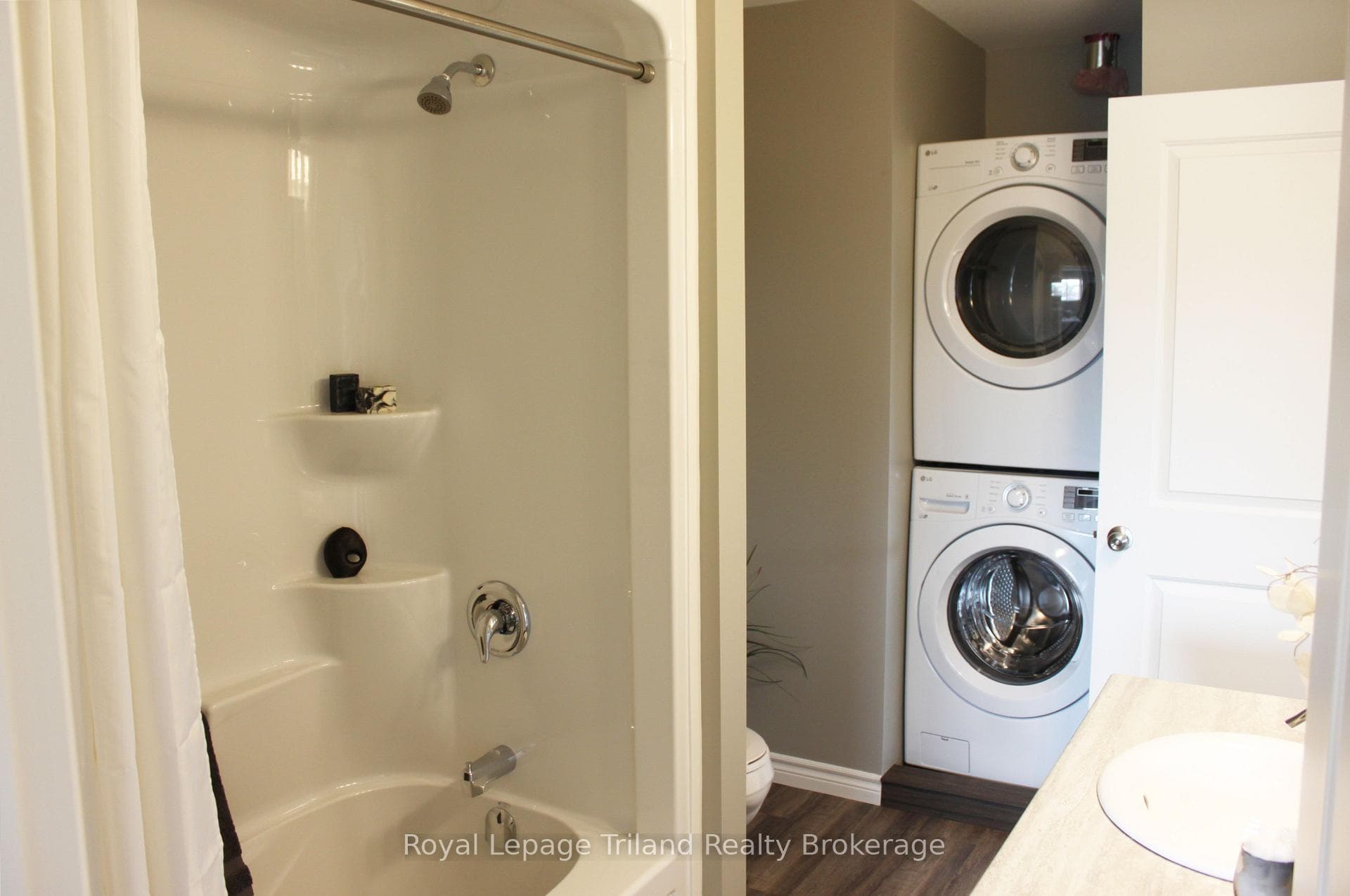 687 Canterbury Street Unit 2 photo 7