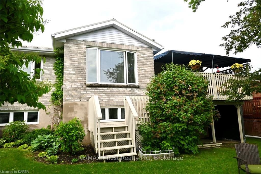 1146 LANCASTER Drive photo 42