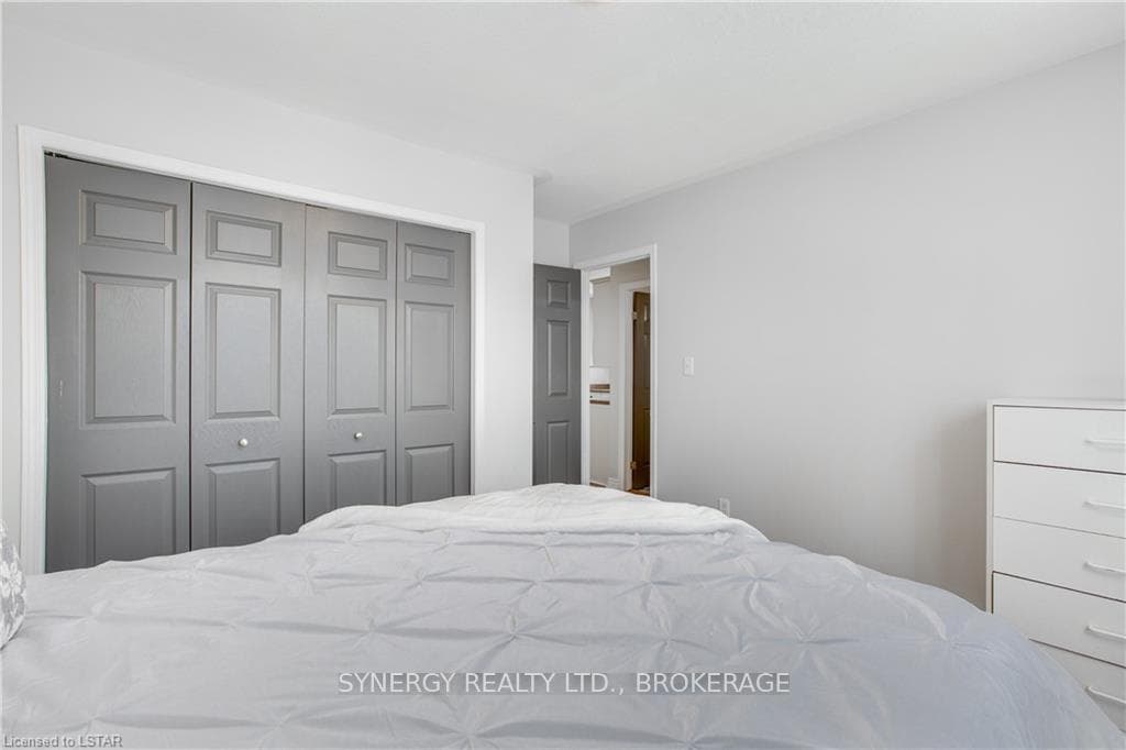 252 QUEEN Street photo 20