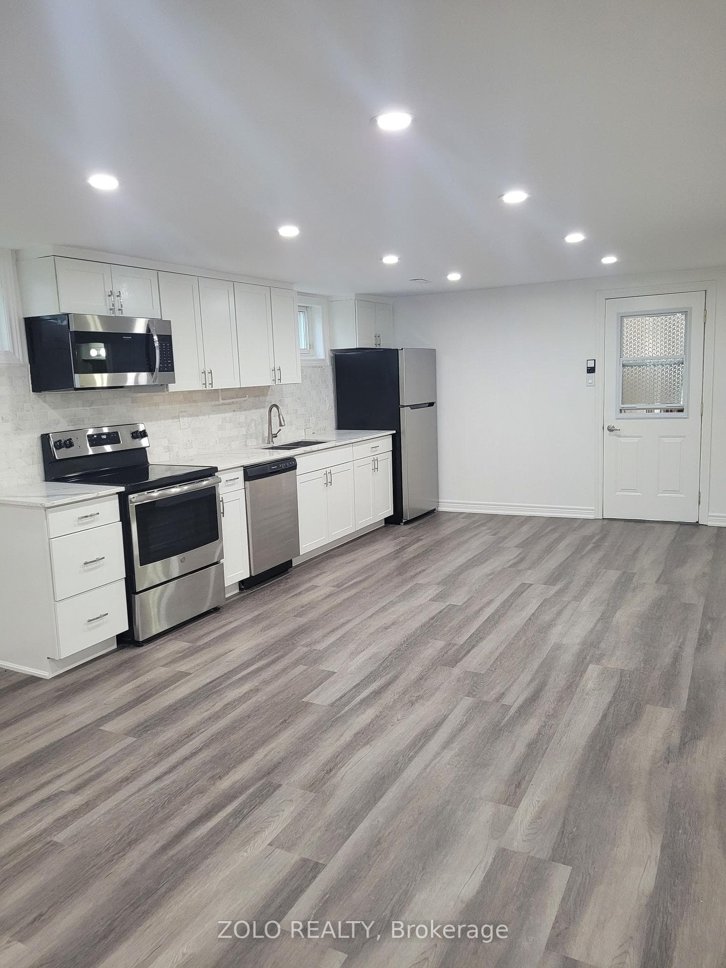 49 Avon Crescent photo 2