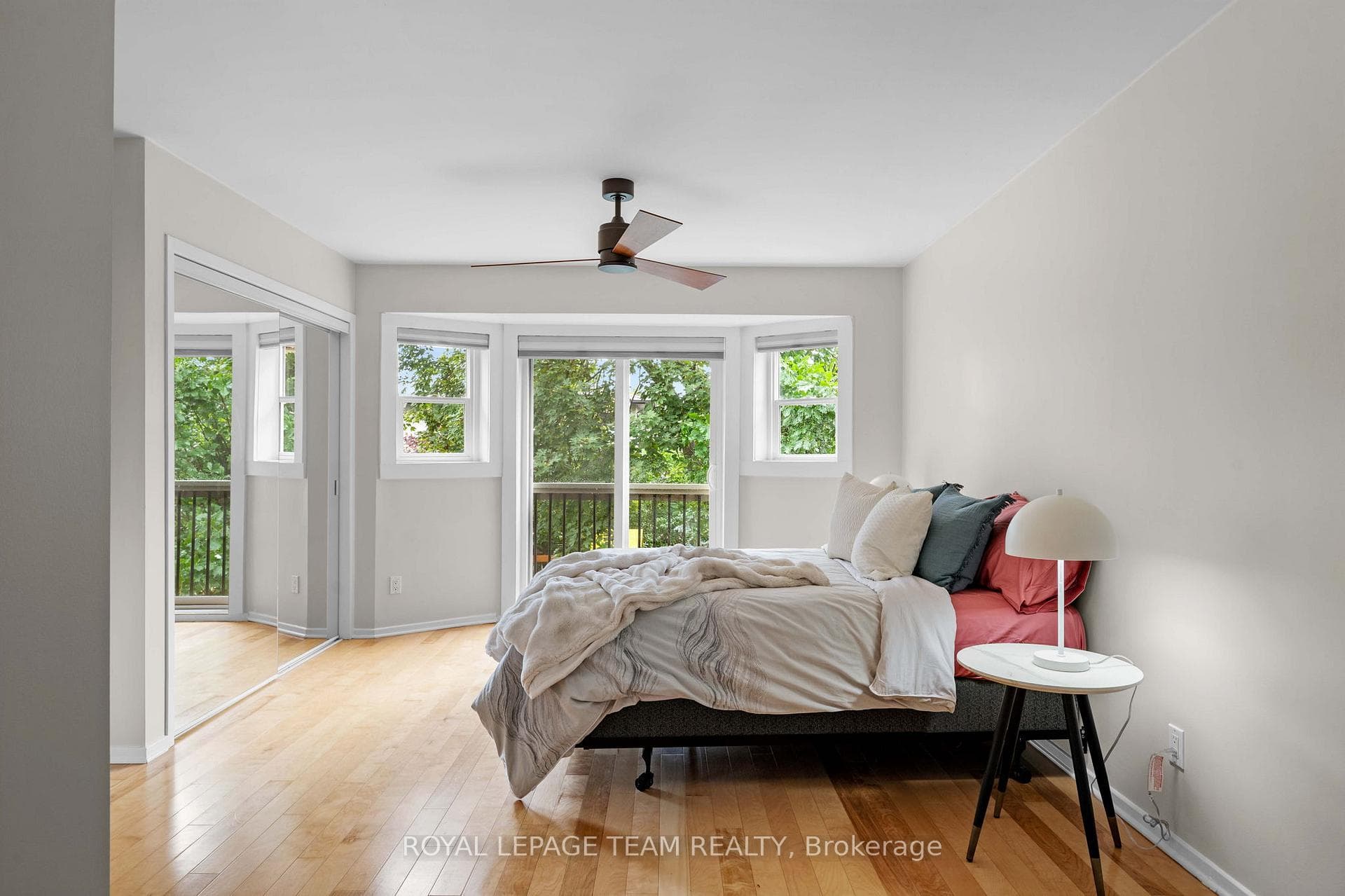 631 Courtenay Avenue photo 19