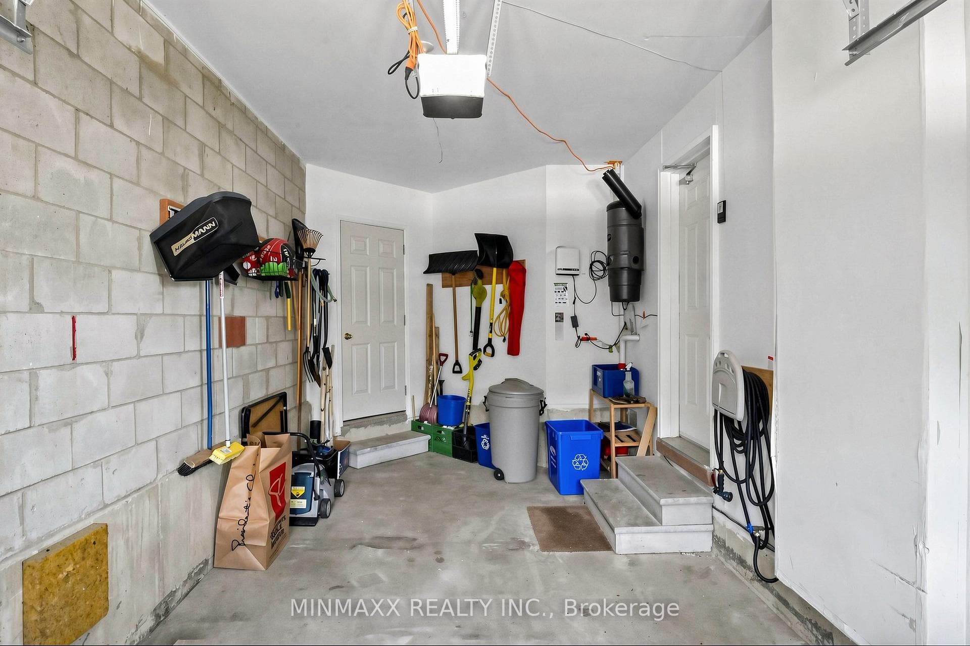 1164 CHAPMAN Crescent photo 36