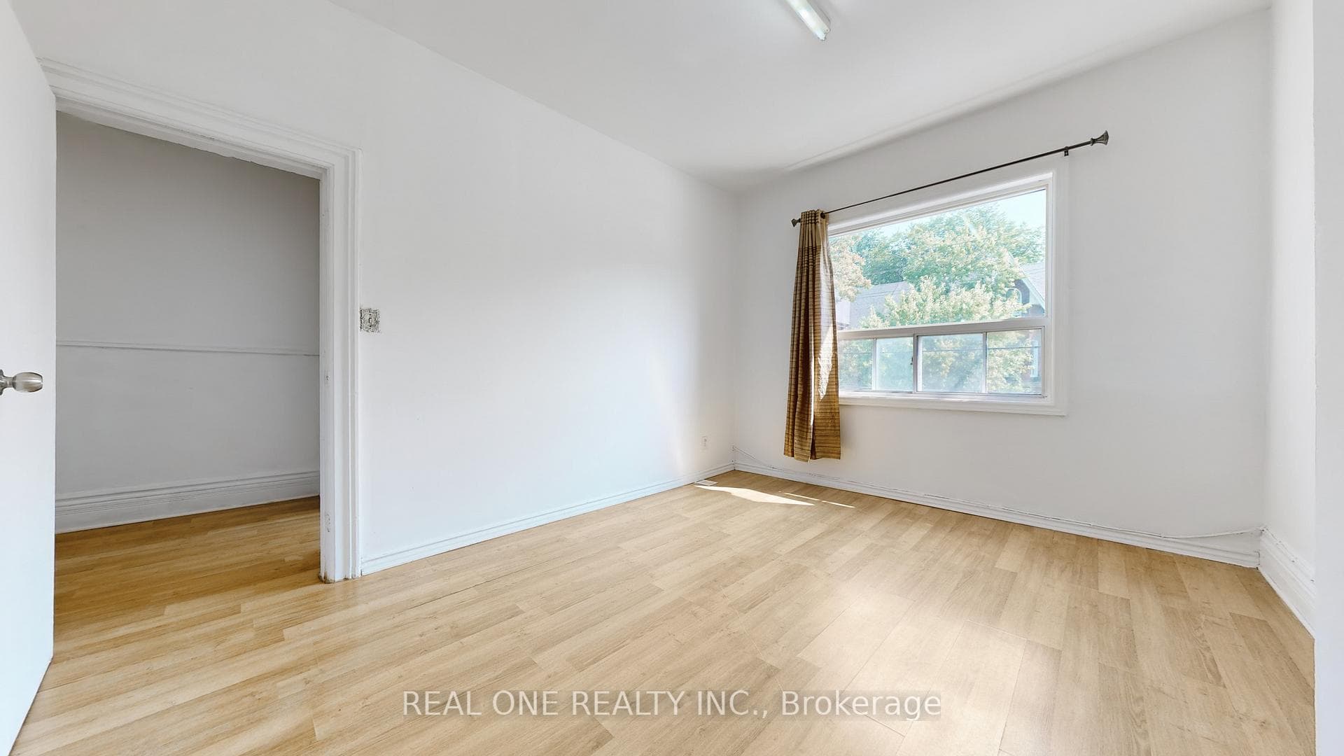 250 Bathurst Street photo 18