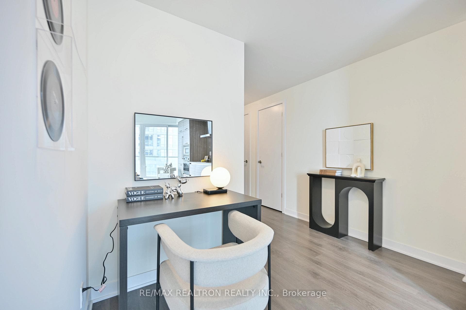 2221 Yonge Street Unit 4205 photo 8