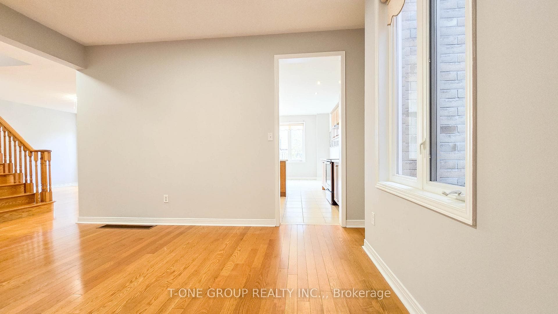 106 Castleglen Boulevard photo 13
