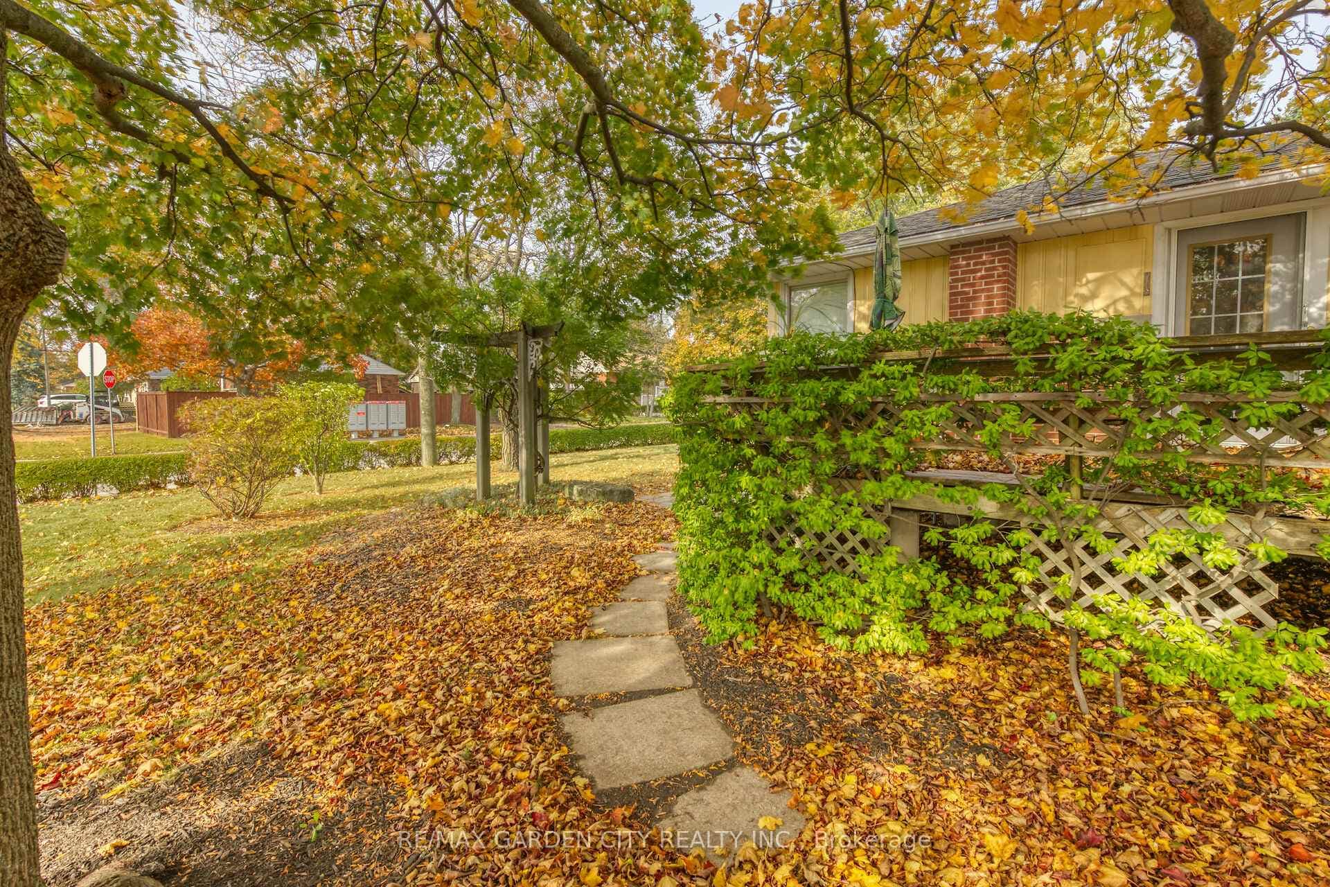 71 Grenadier Drive photo 20