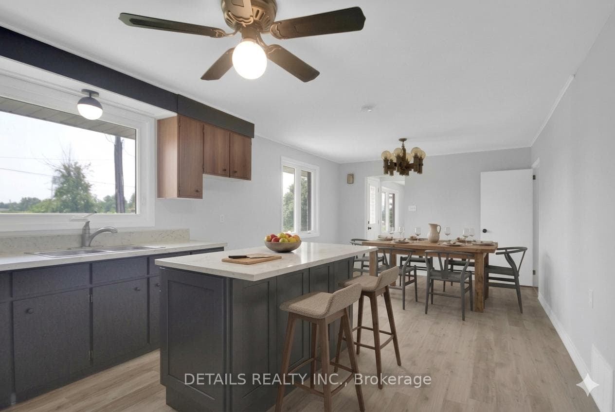 Virtually staged - Add an island to complete look