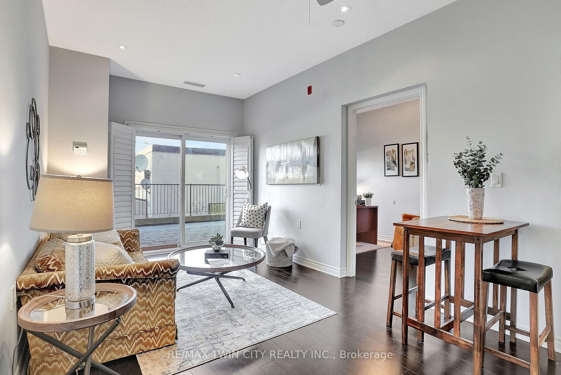 15450 Yonge Street Unit 102 photo 4