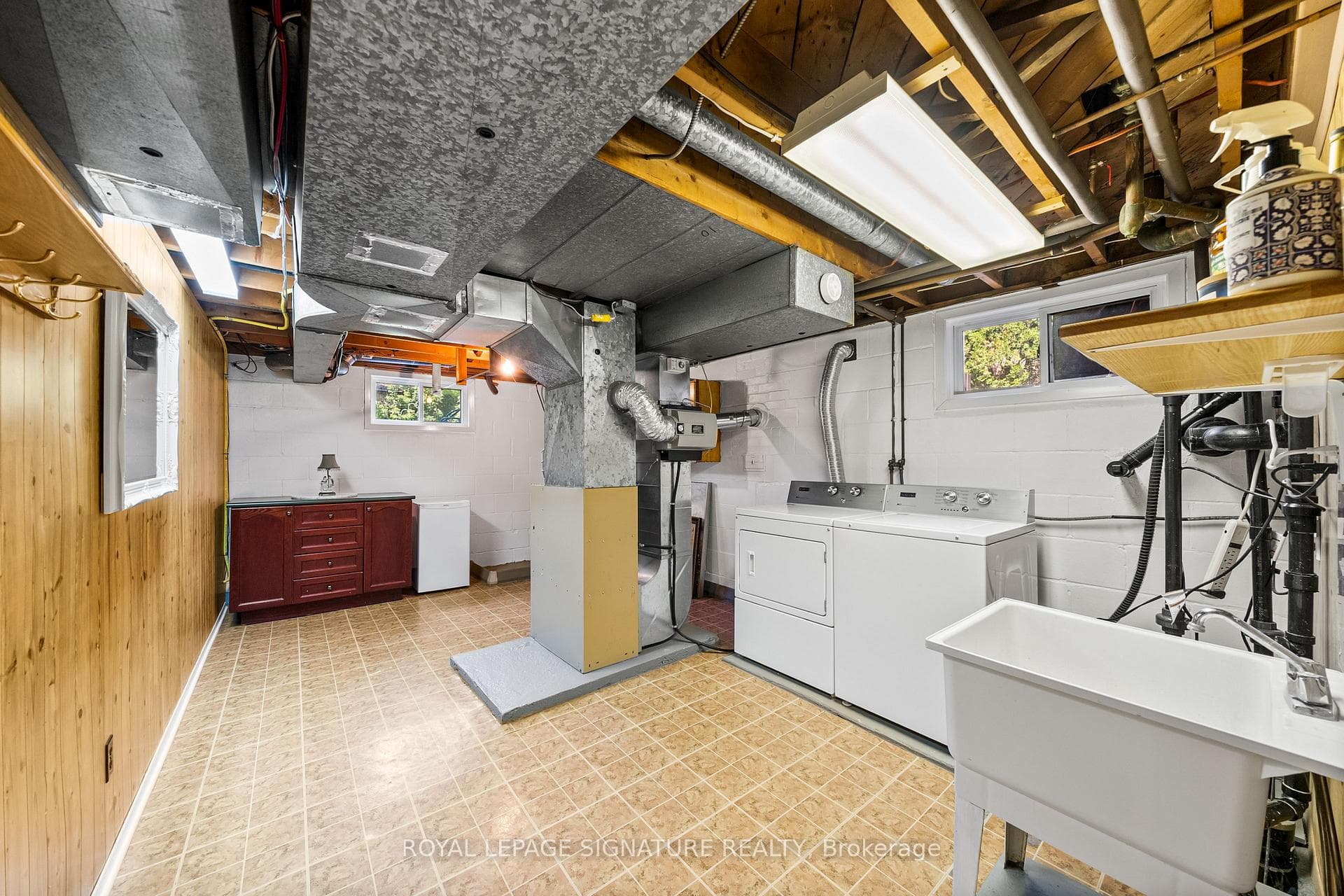 2166 Victoria Street photo 29