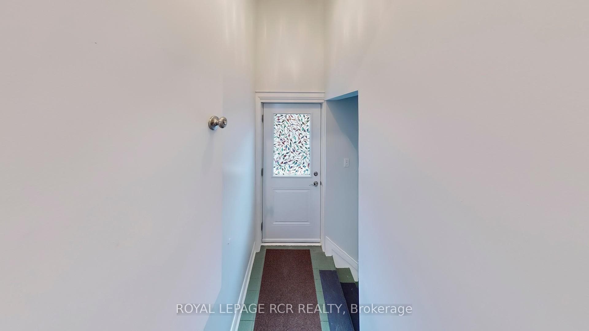 390 Roehampton Avenue photo 32