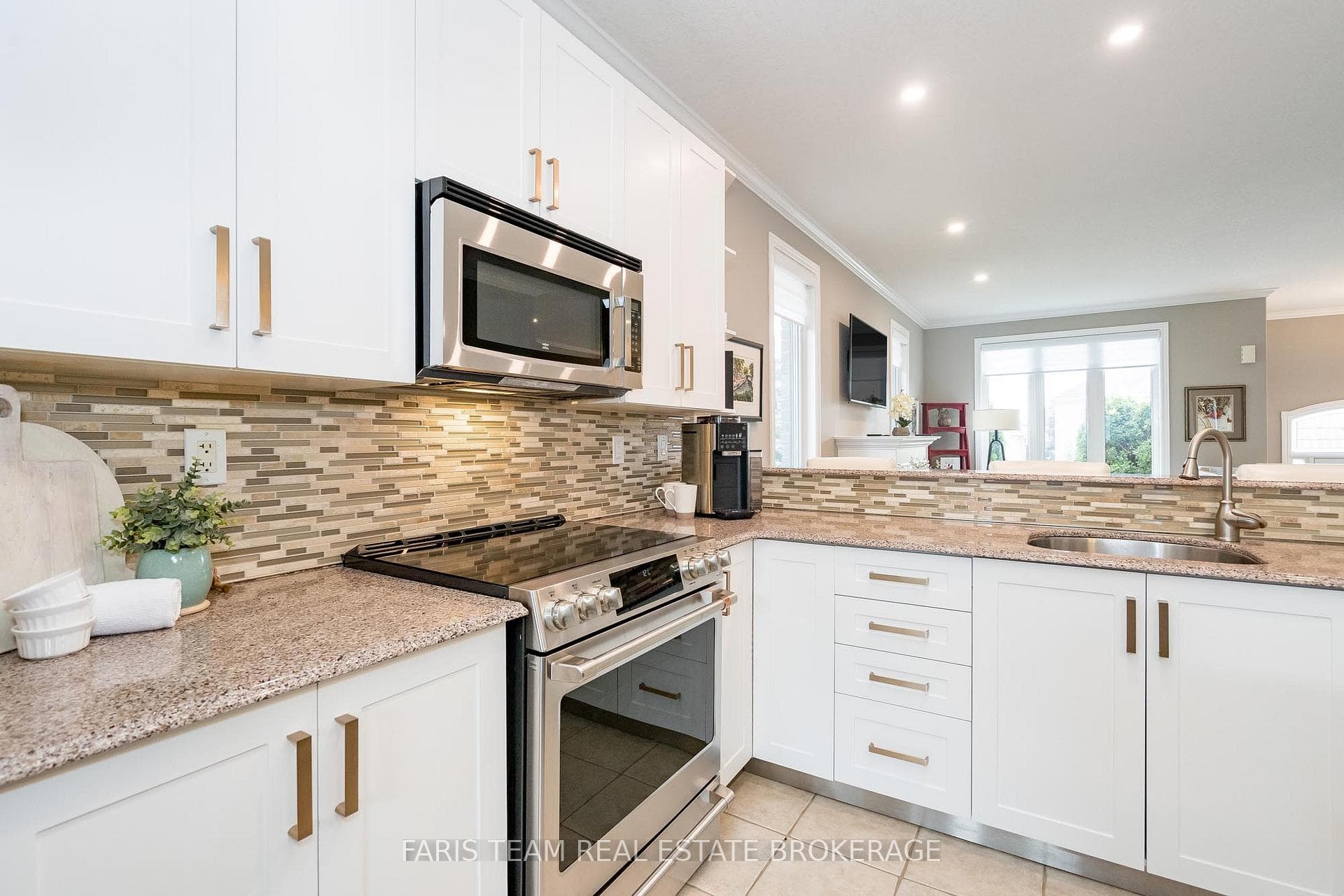 135 Sandringham Drive photo 8