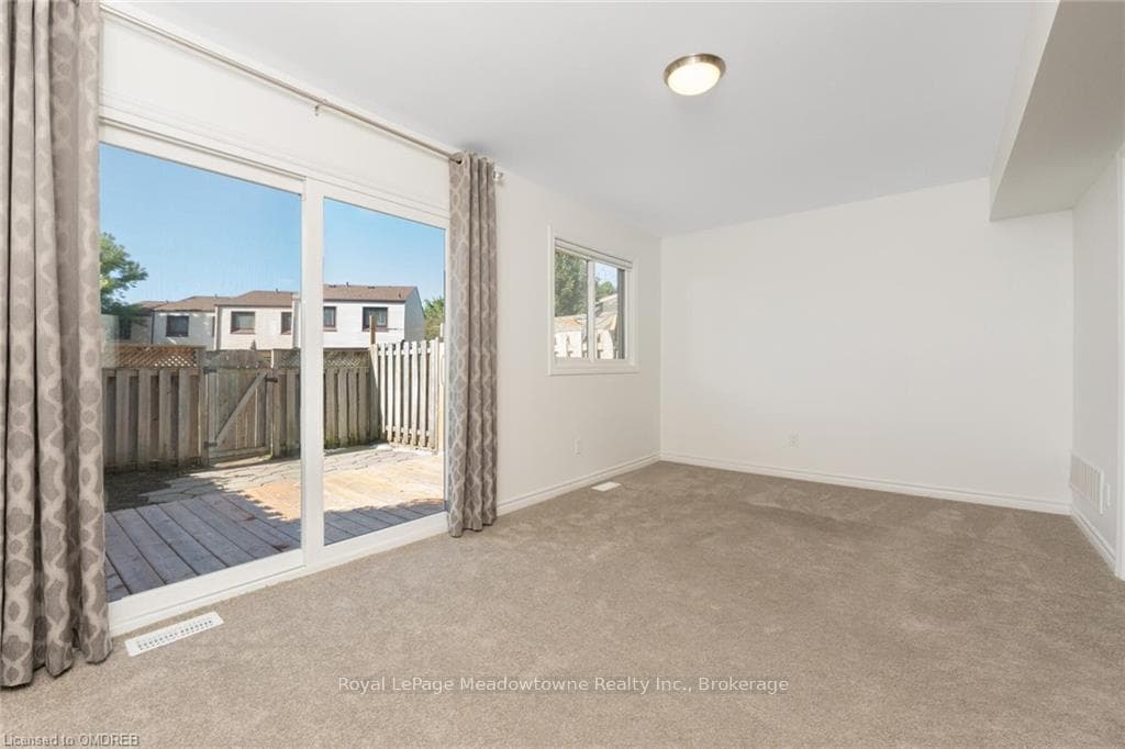 108 SINCLAIR Avenue Unit 25 photo 17
