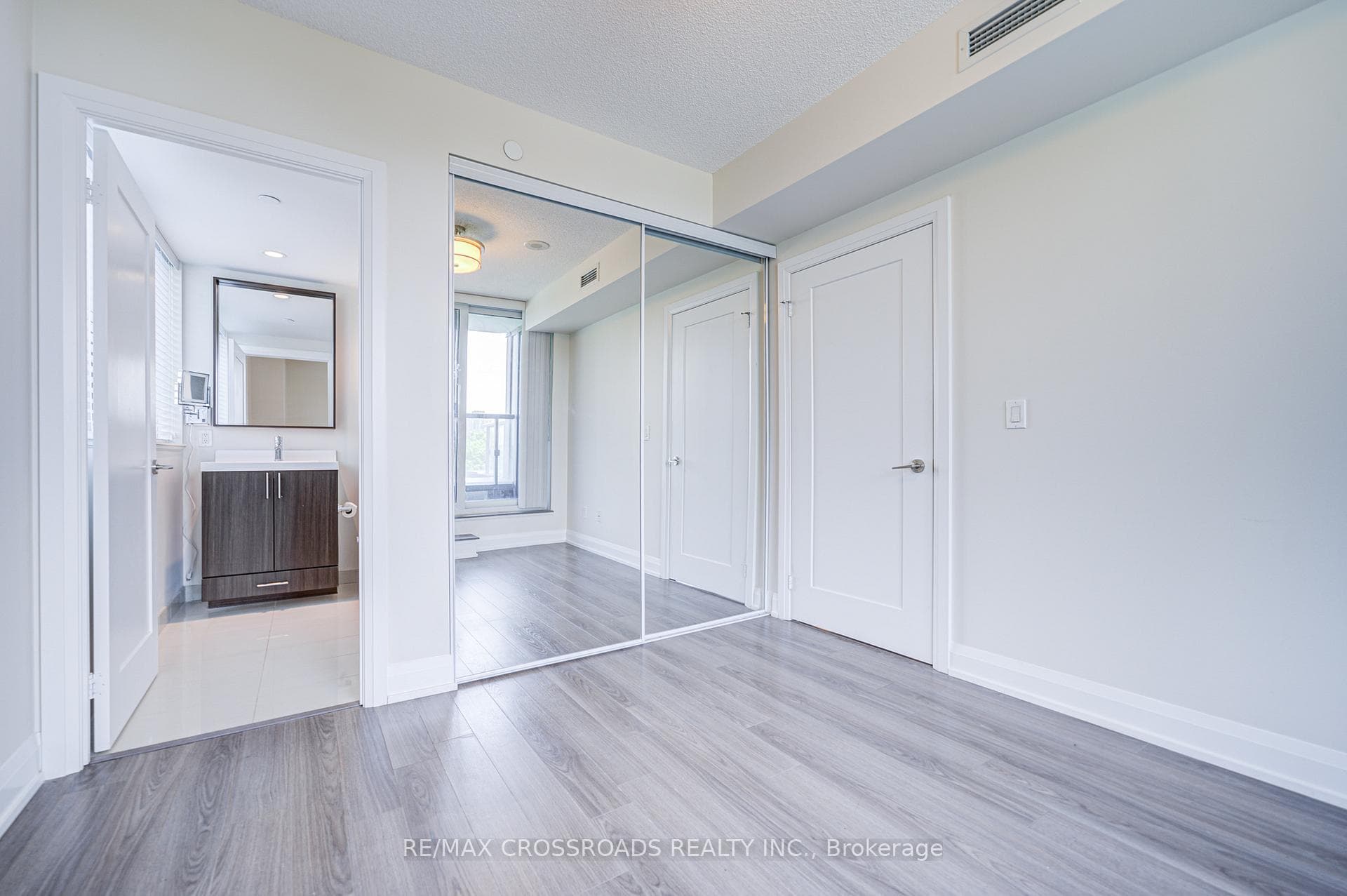 18 Graydon Hall Drive Unit 303 photo 20