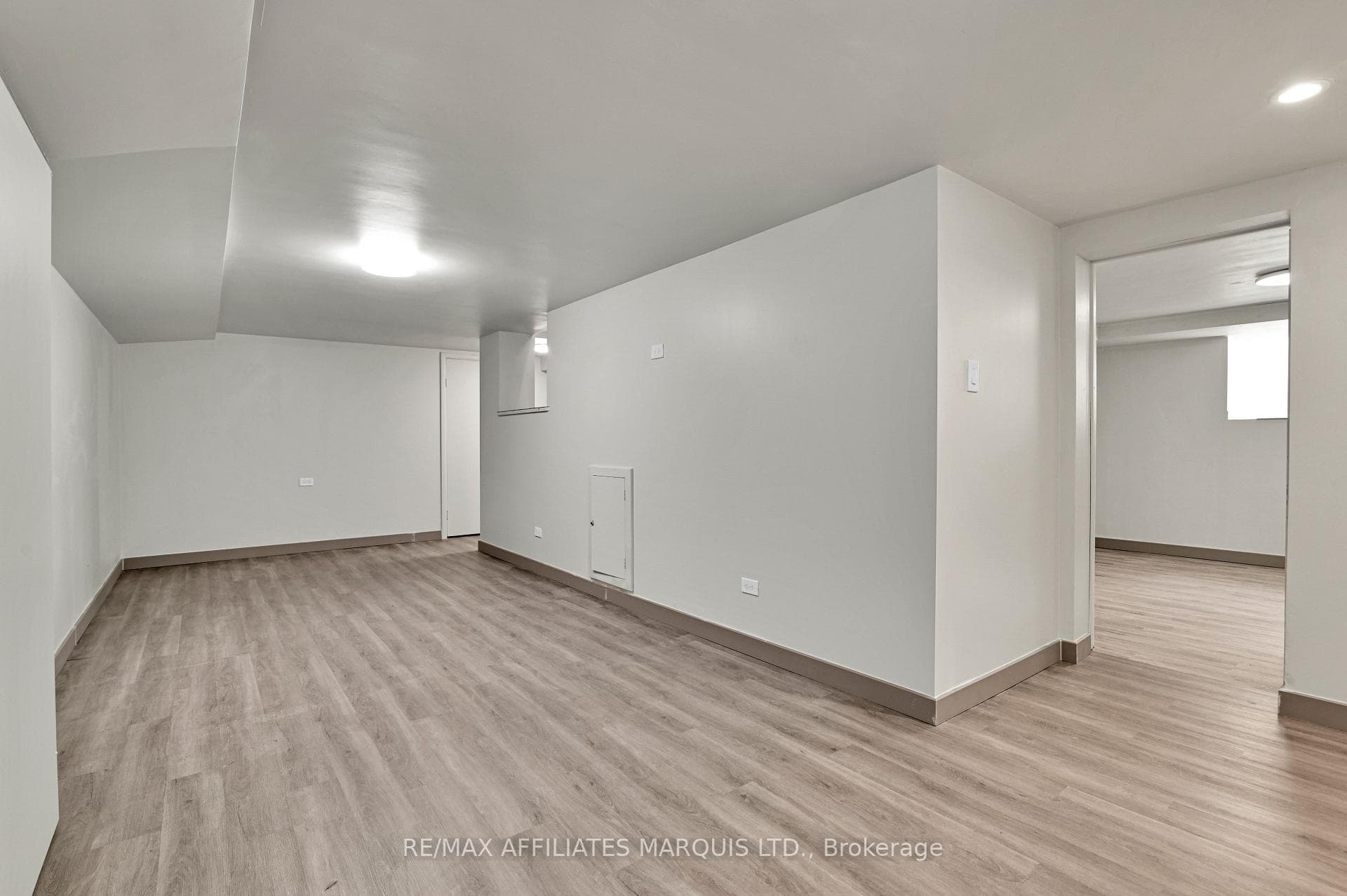 1603 Peter Street photo 37