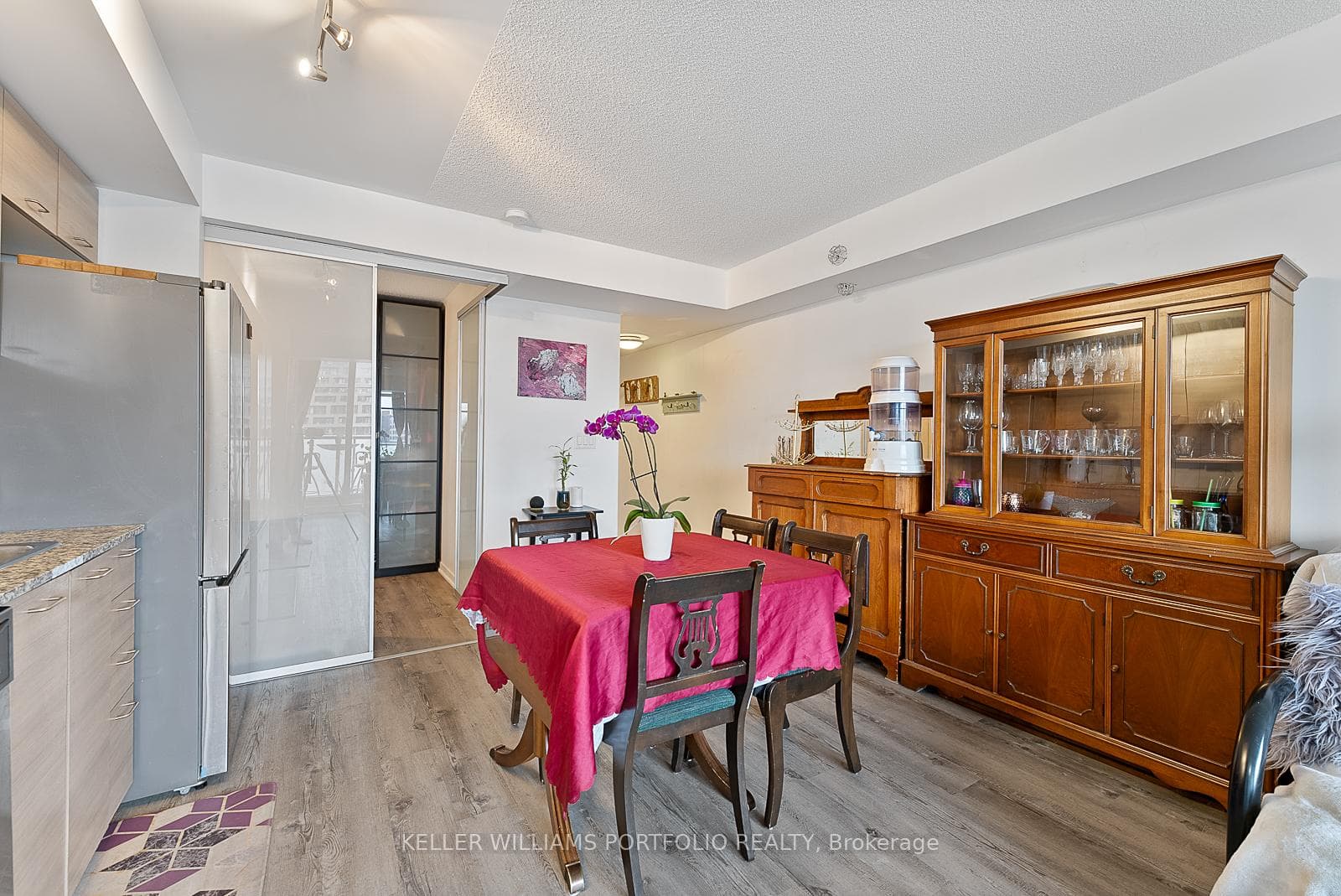 20 Joe Shuster Way Unit 815 photo 9