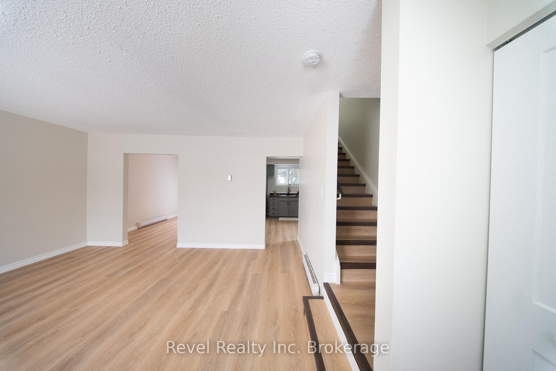 1728 Mckeown Avenue photo 6