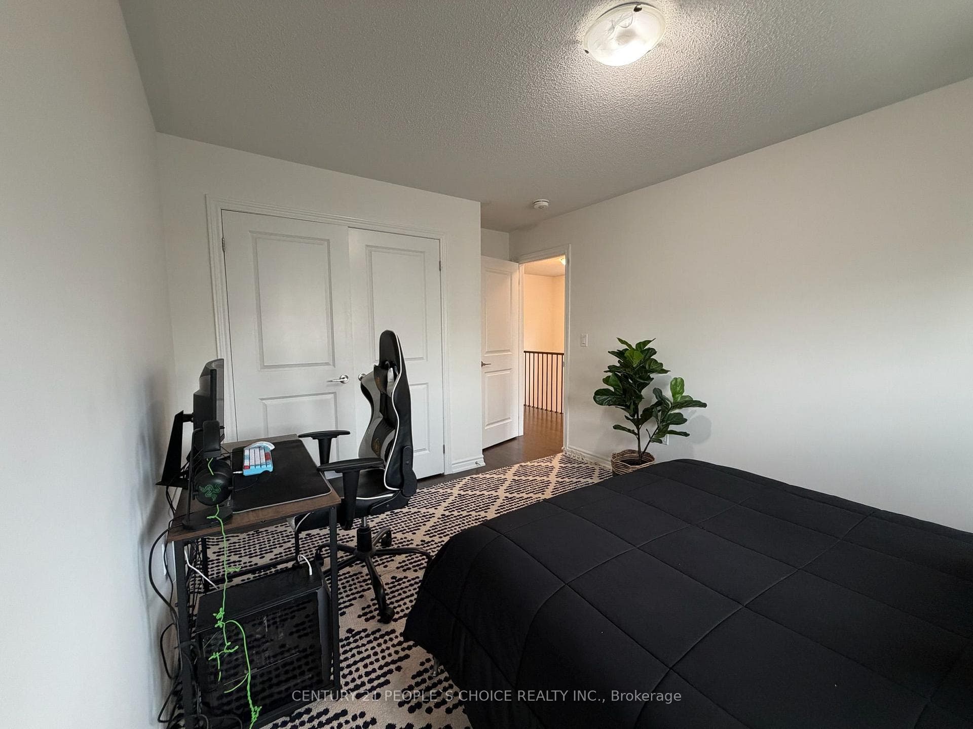487 Bergamot Avenue photo 24