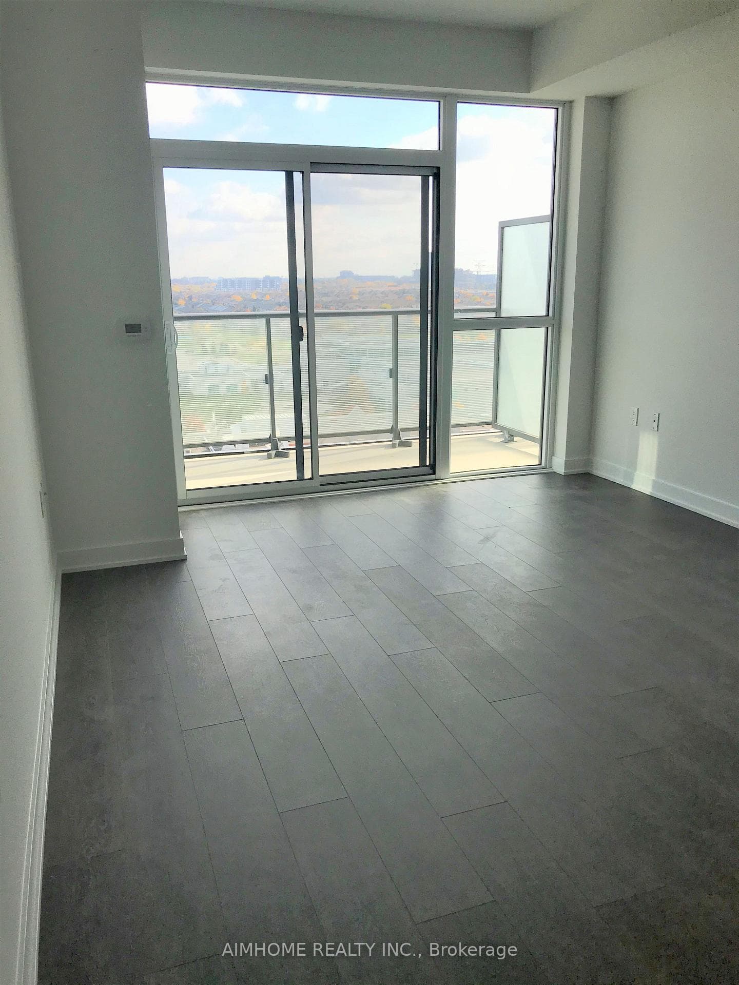 75 Oneida Crescent Unit 1105 photo 3
