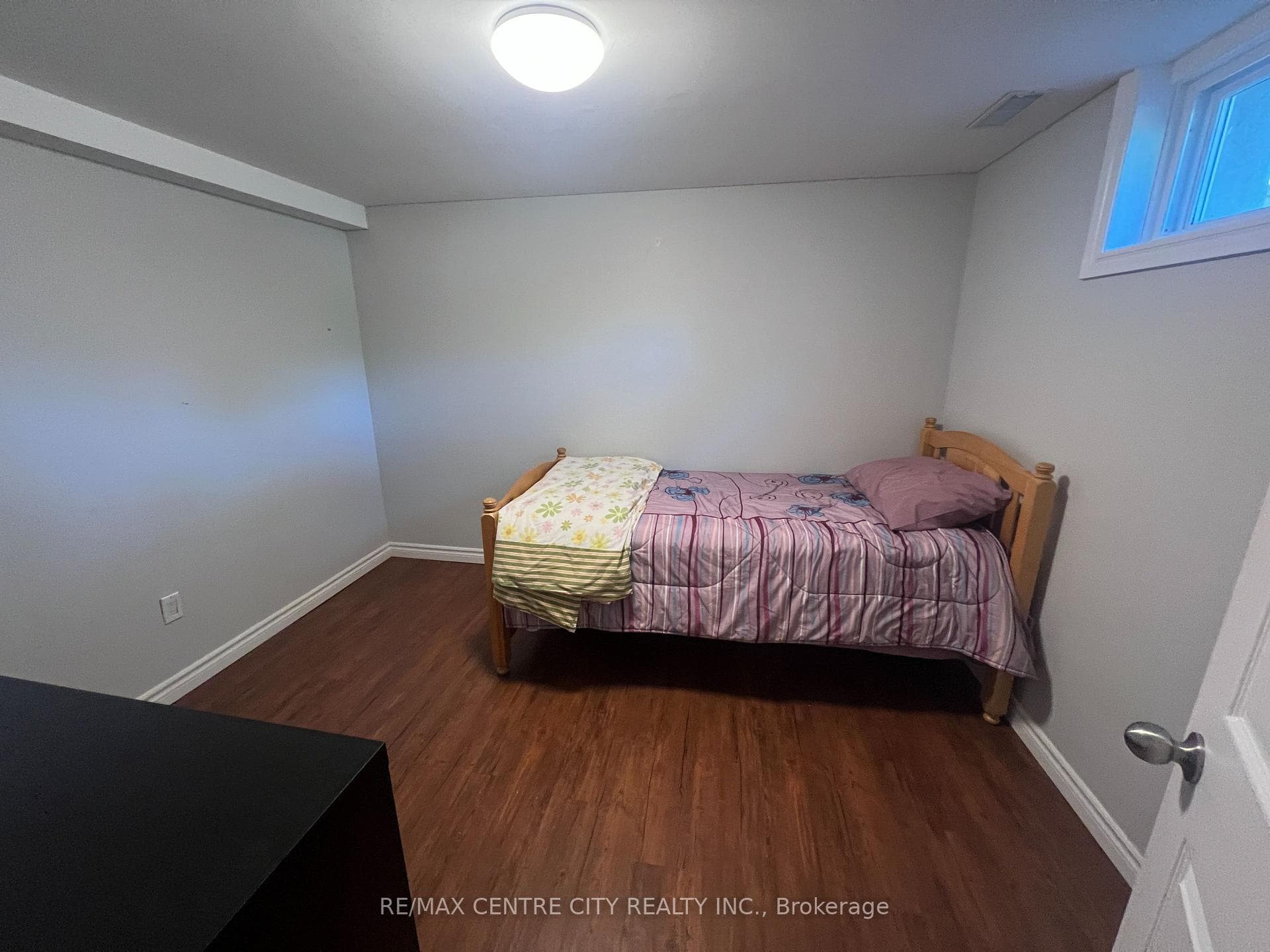74 Brentwood Crescent photo 33