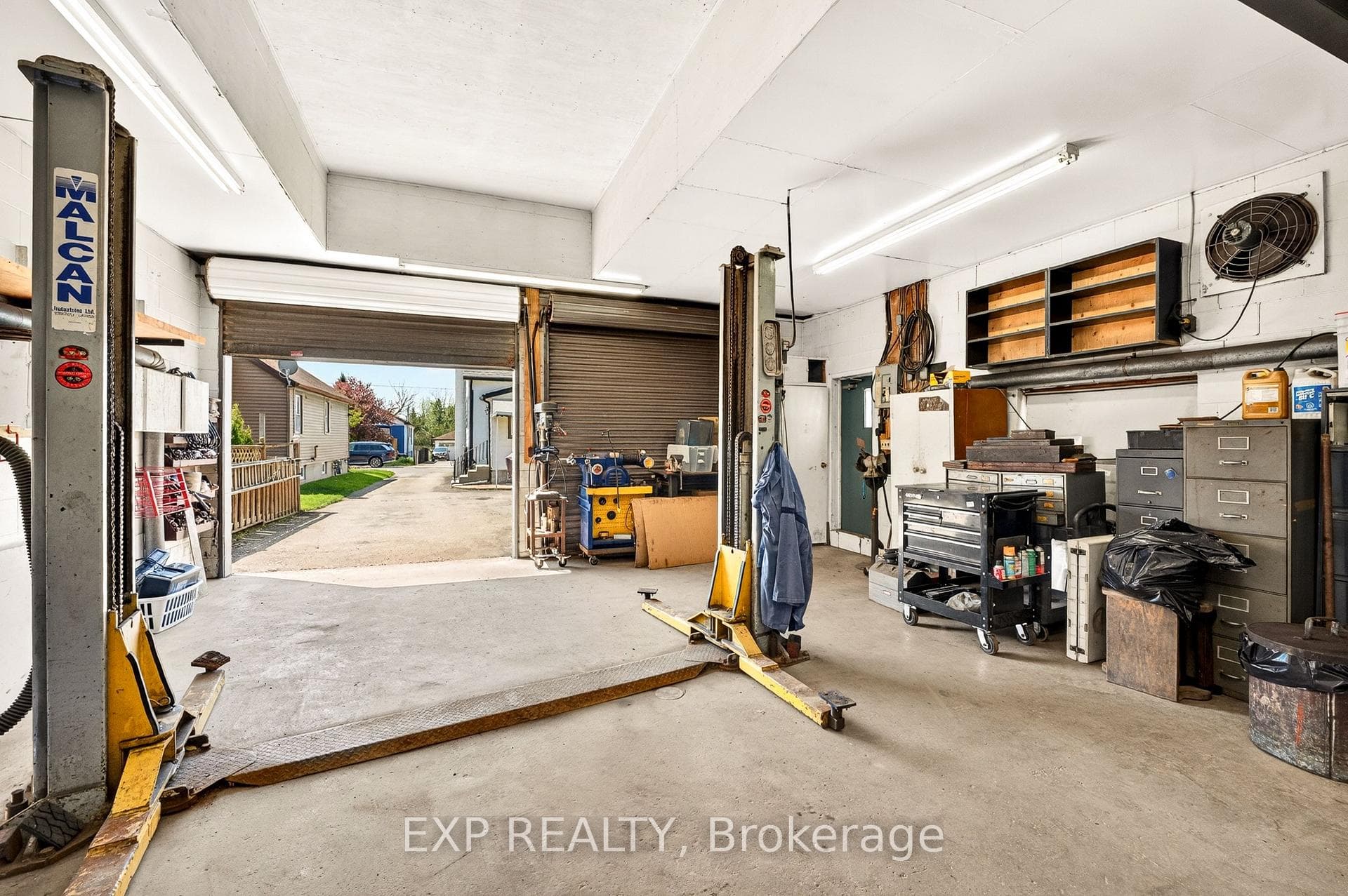 6441 Monroe Street photo 36