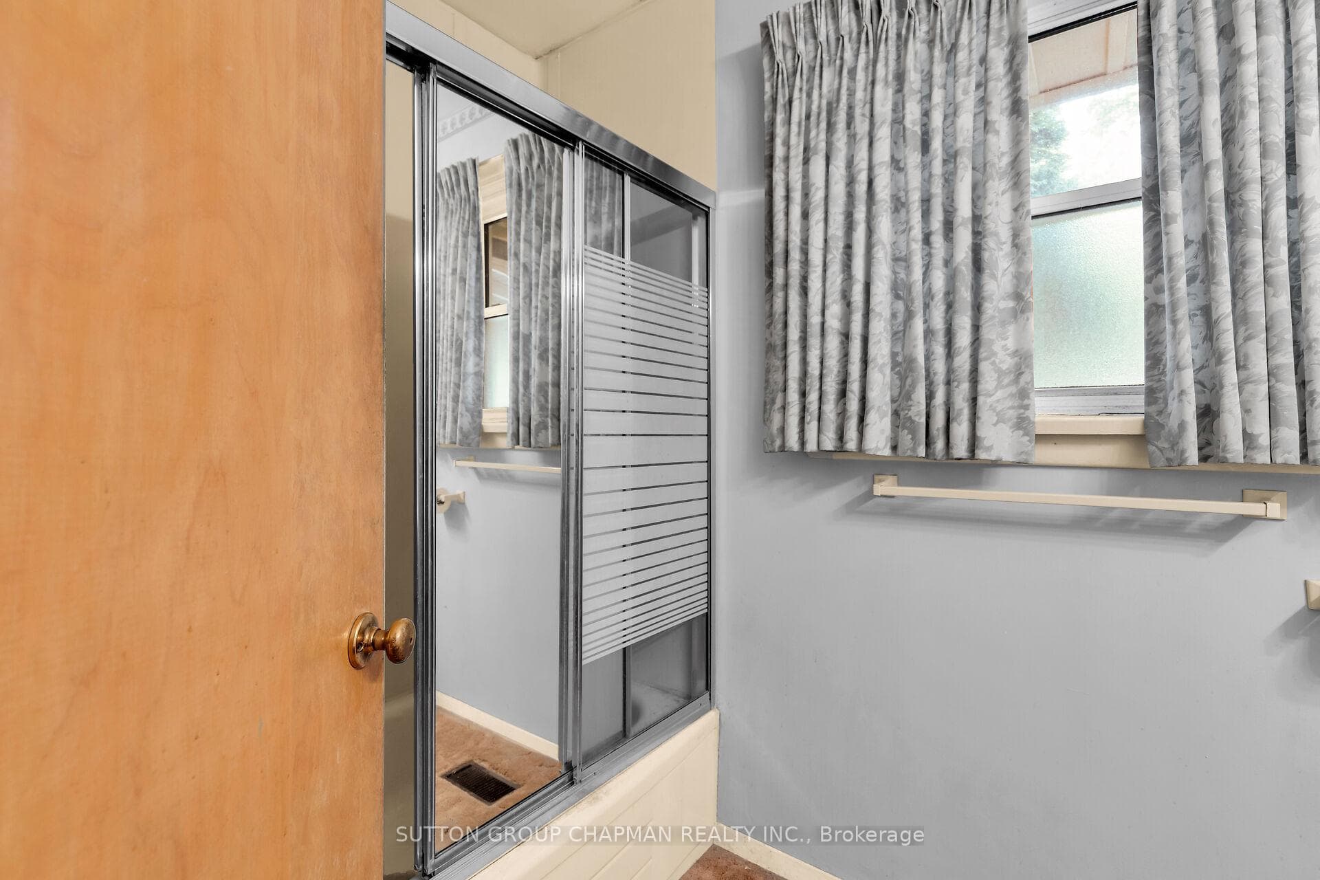 633 Donegal Drive photo 23