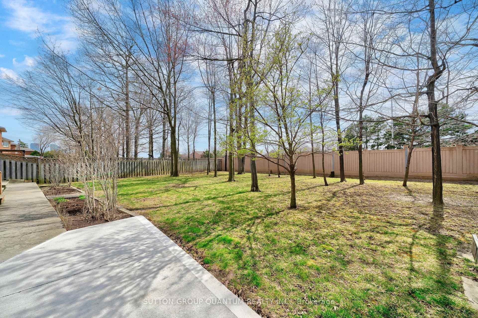 5215 Micmac Crescent photo 38