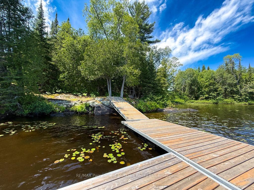 473 North Meadowcove Road photo 2