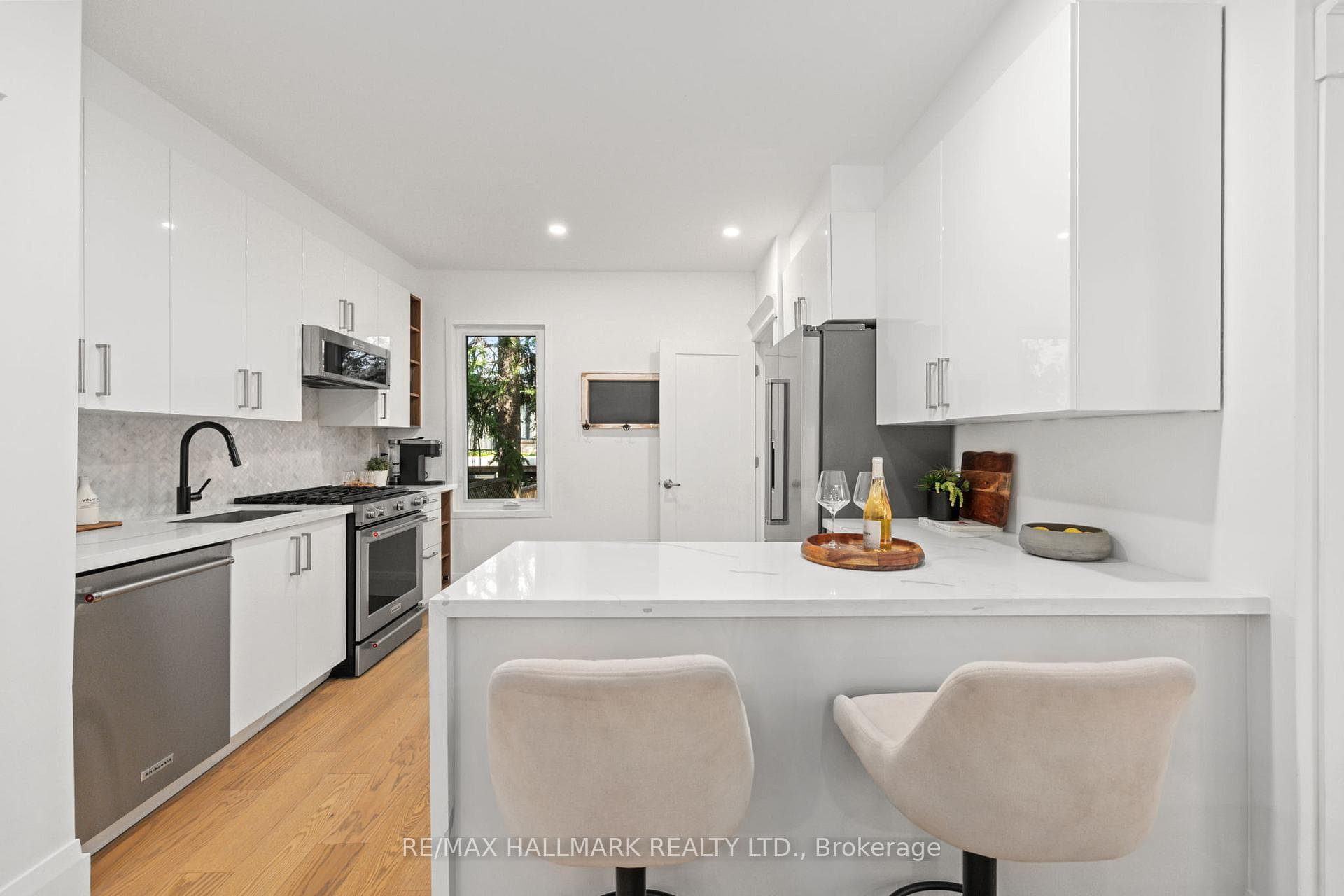 424 Kingston Road photo 11
