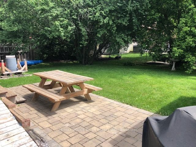 10 Marion Drive photo 12