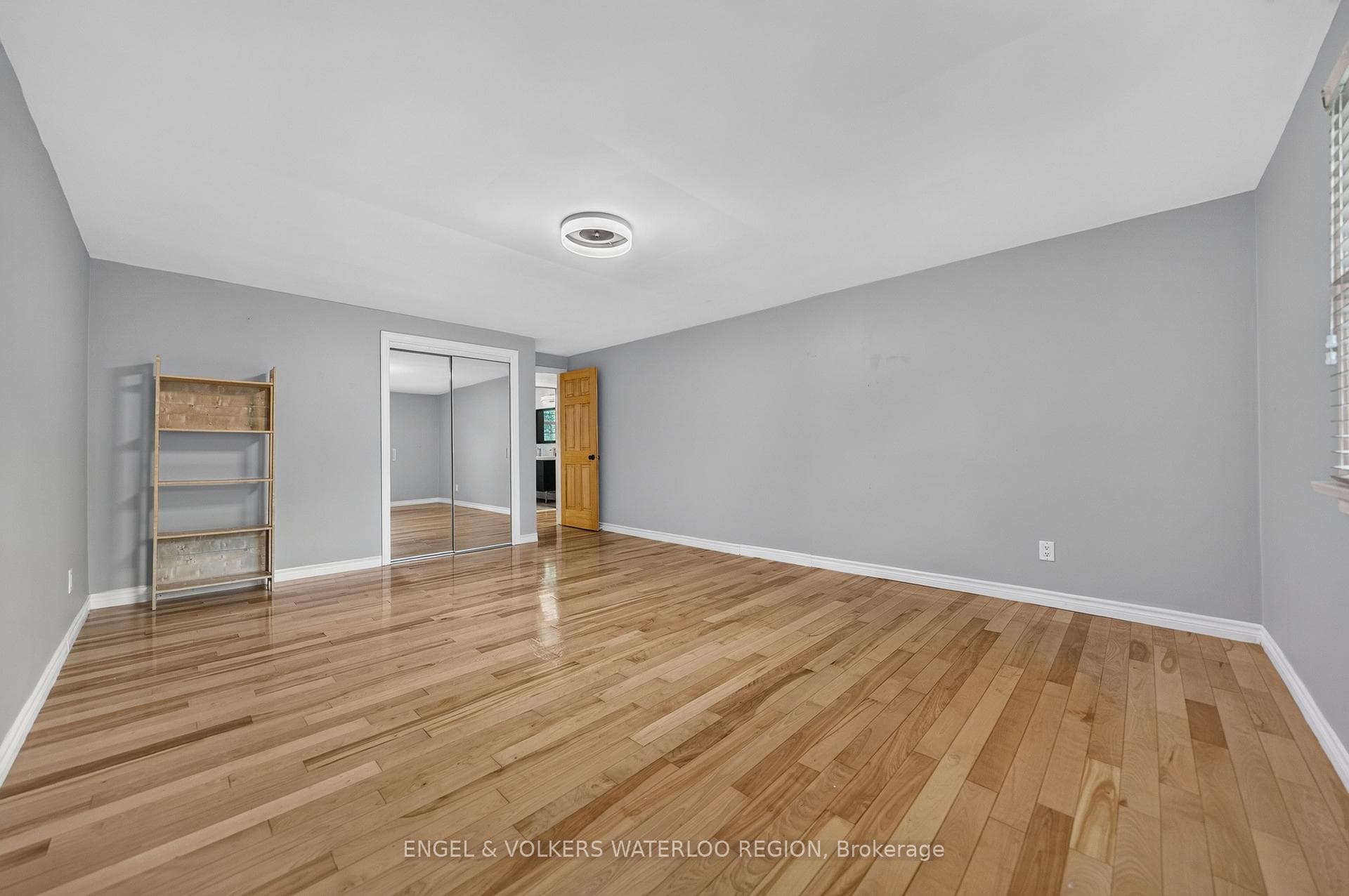 256 Shakespeare Drive photo 31