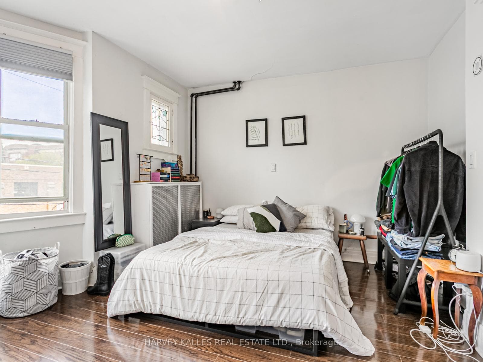 45 Strathmore Boulevard photo 2