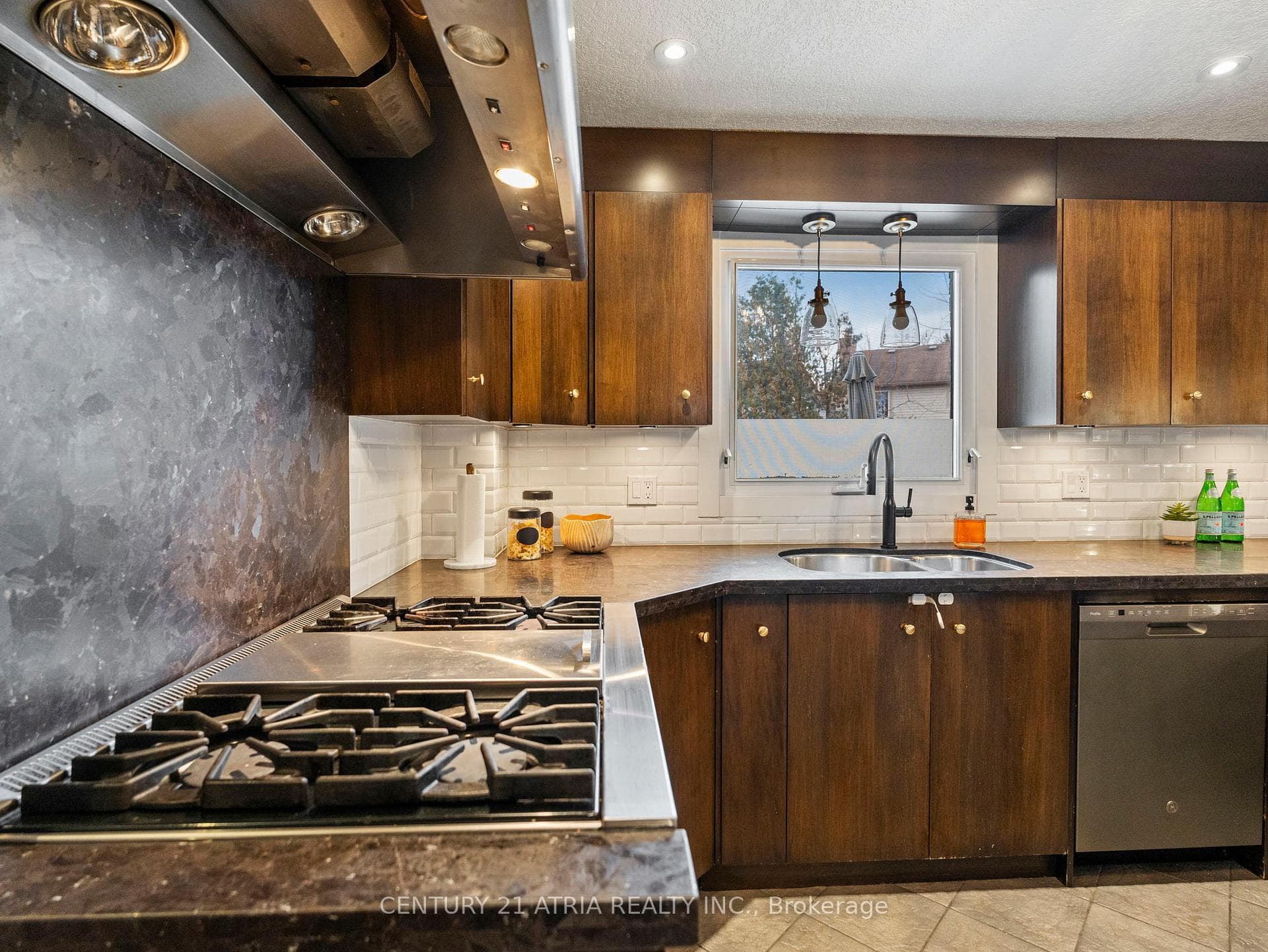 3 Parklawn Drive photo 18