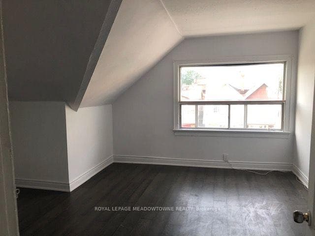 1211 College Street Unit Upper photo 27