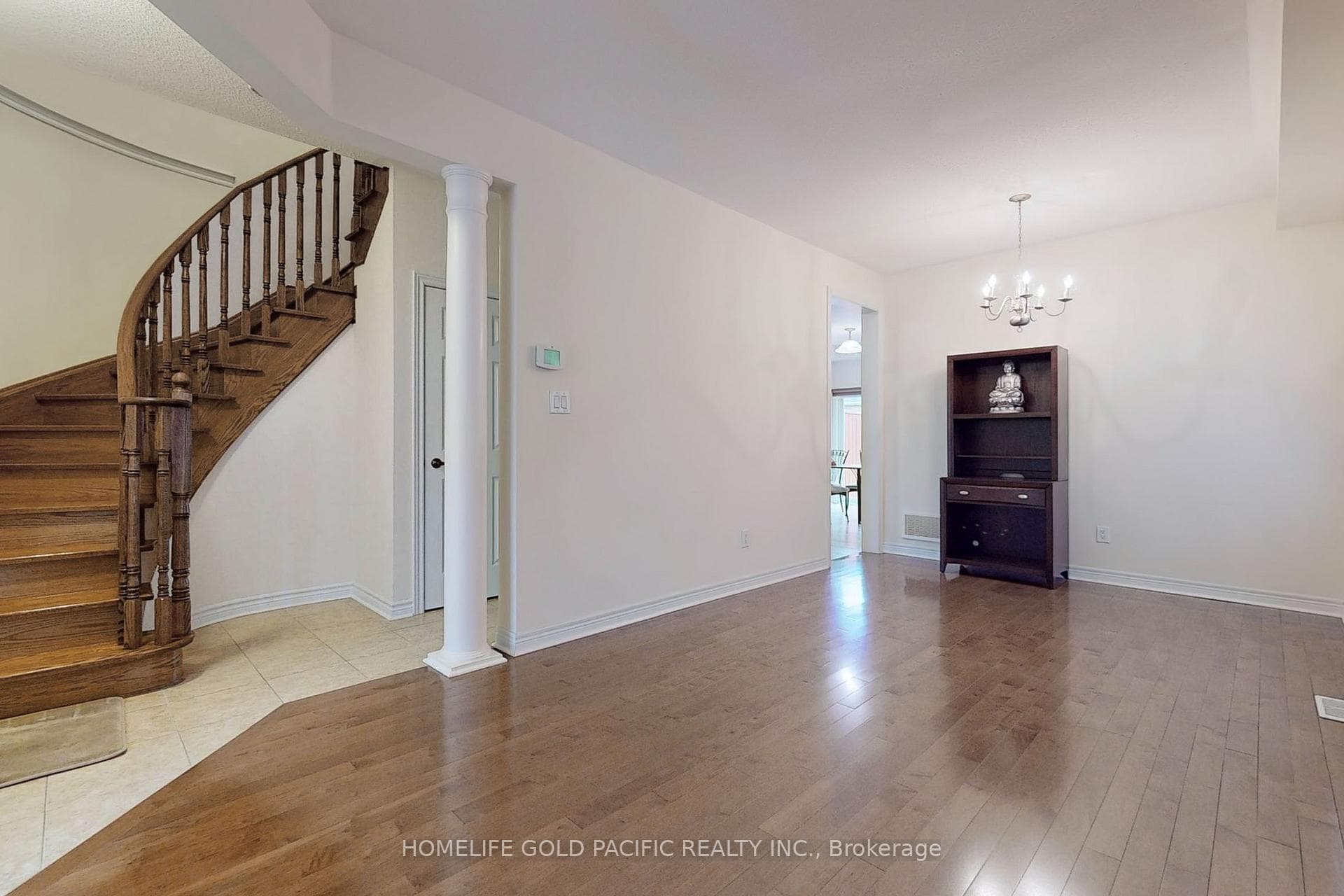 Spacious living and dining area