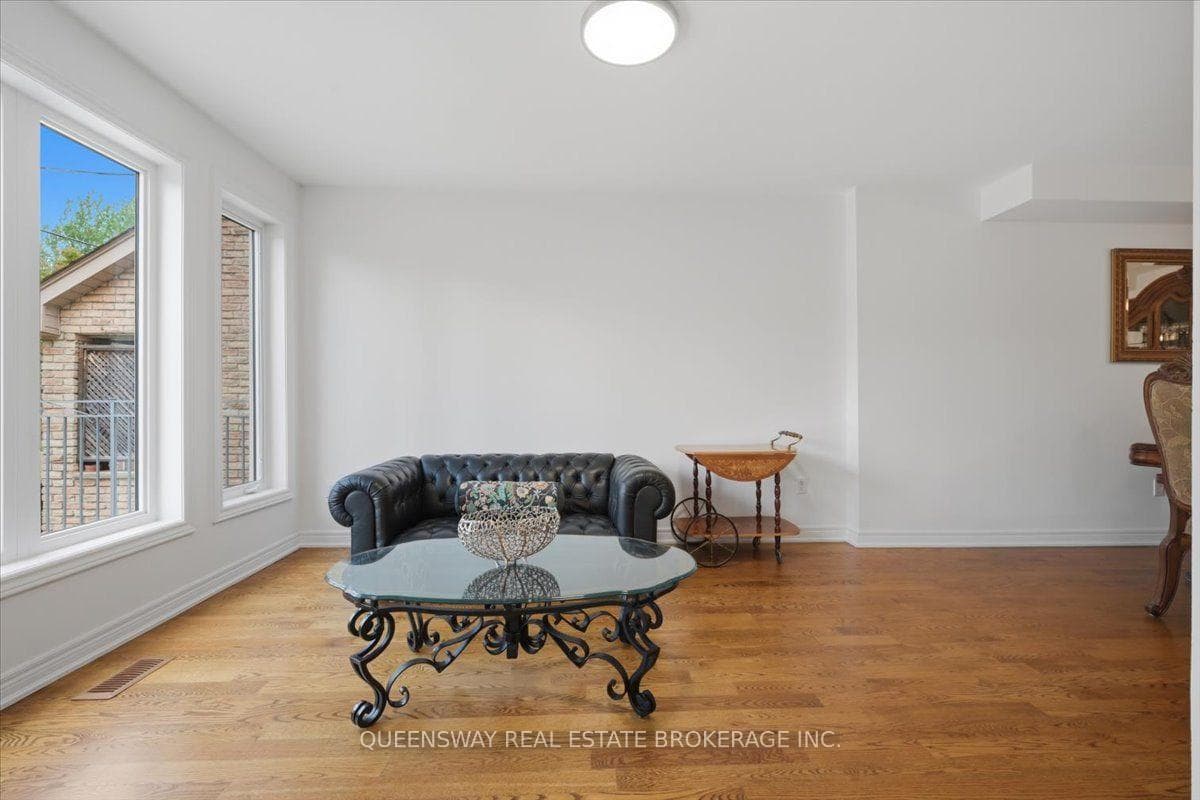 83 Floyd Avenue photo 7