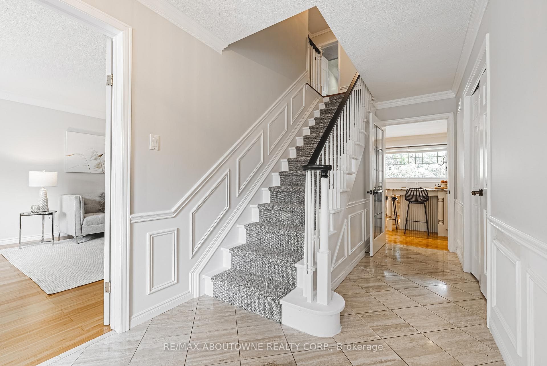 351 Primrose Place photo 4