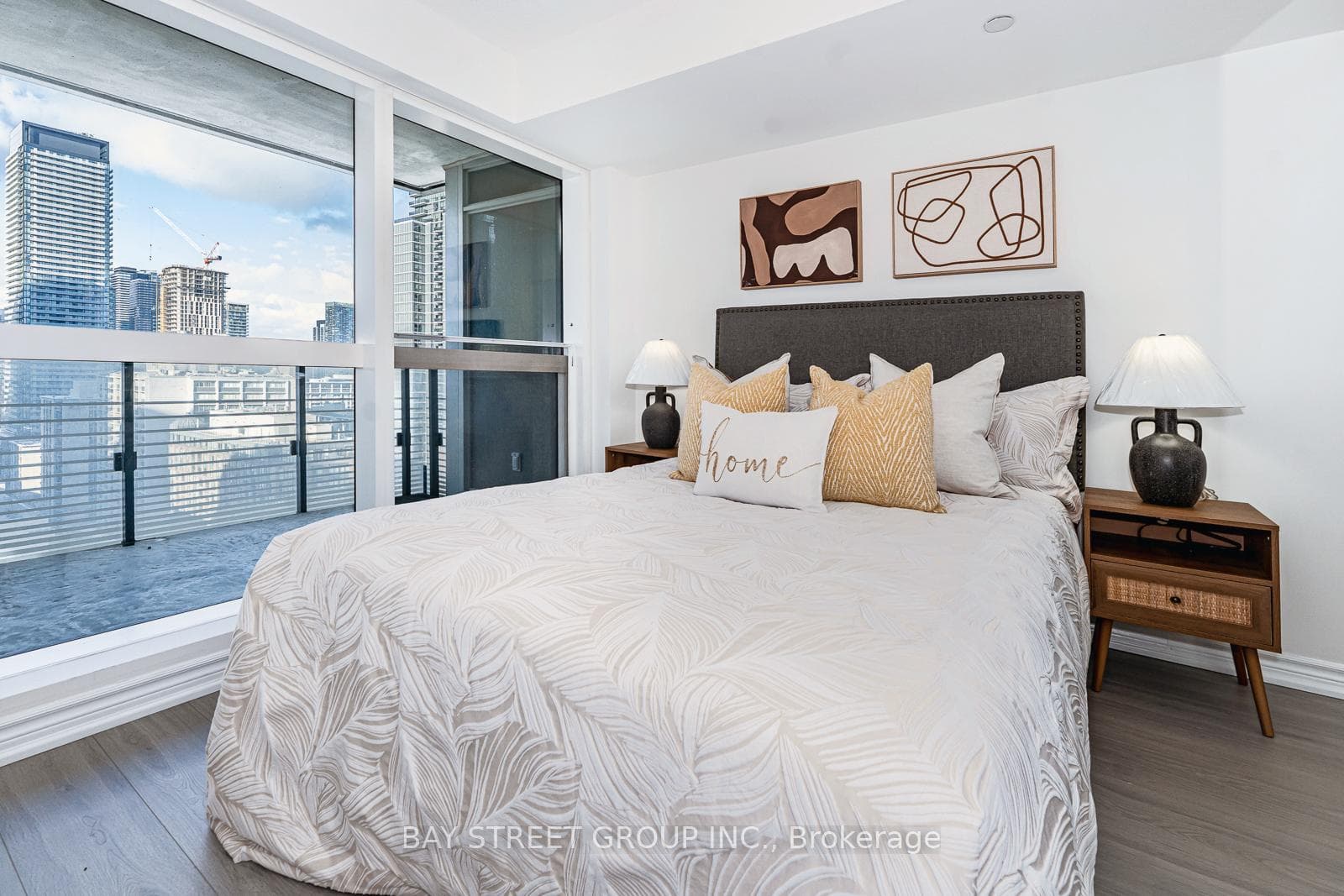 386 Yonge Street Unit 2201 photo 15