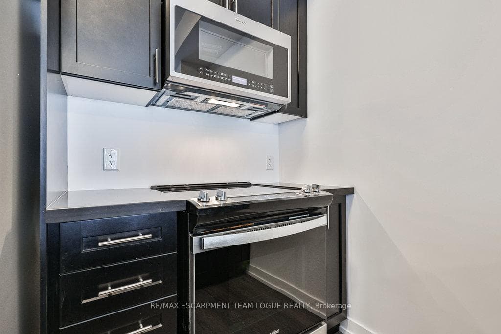 470 DUNDAS Street Unit 813 photo 21