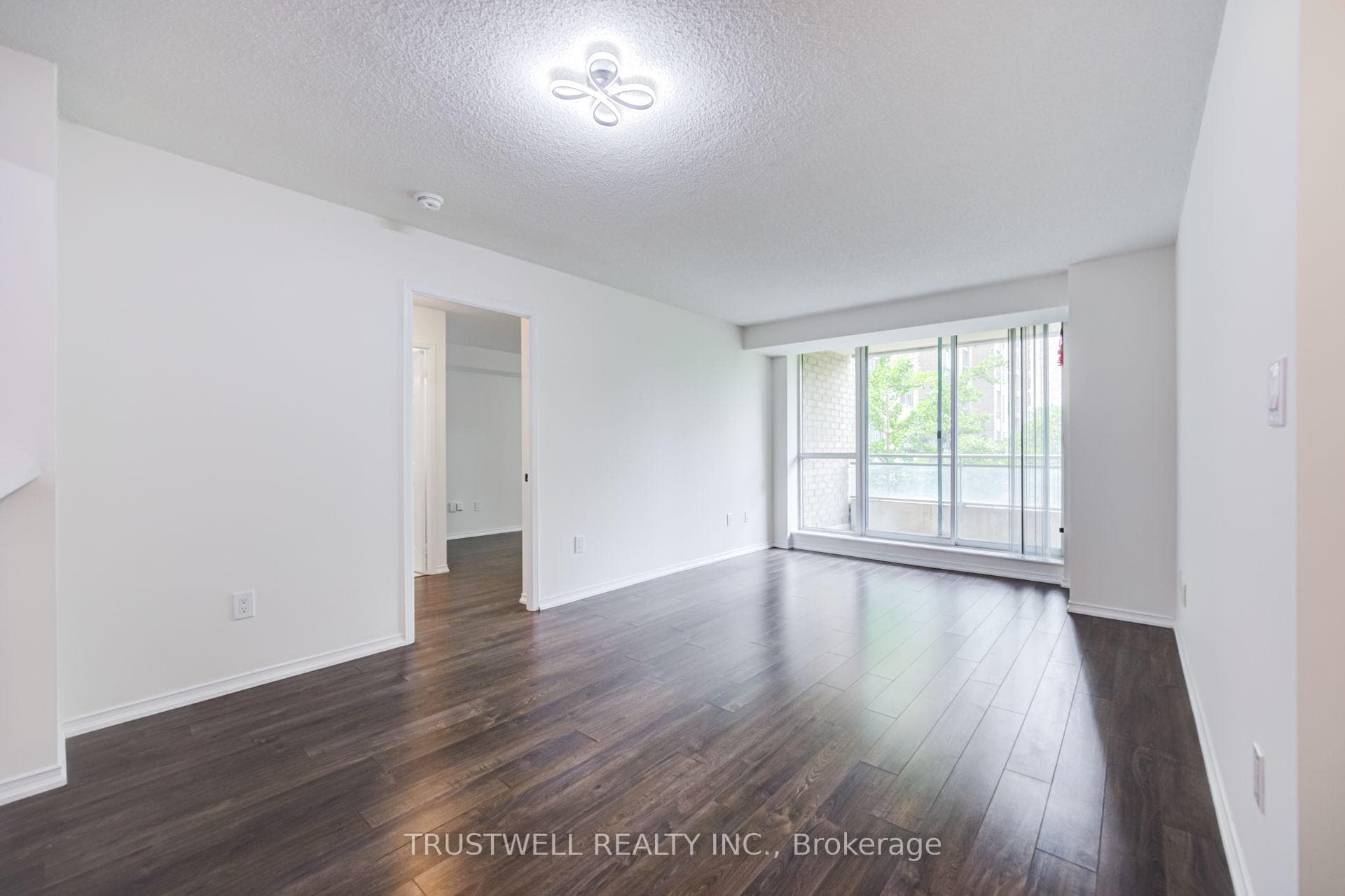 39 Pemberton Avenue Unit 401 photo 11