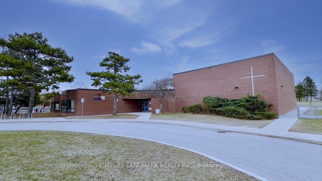 81 United Square photo 22