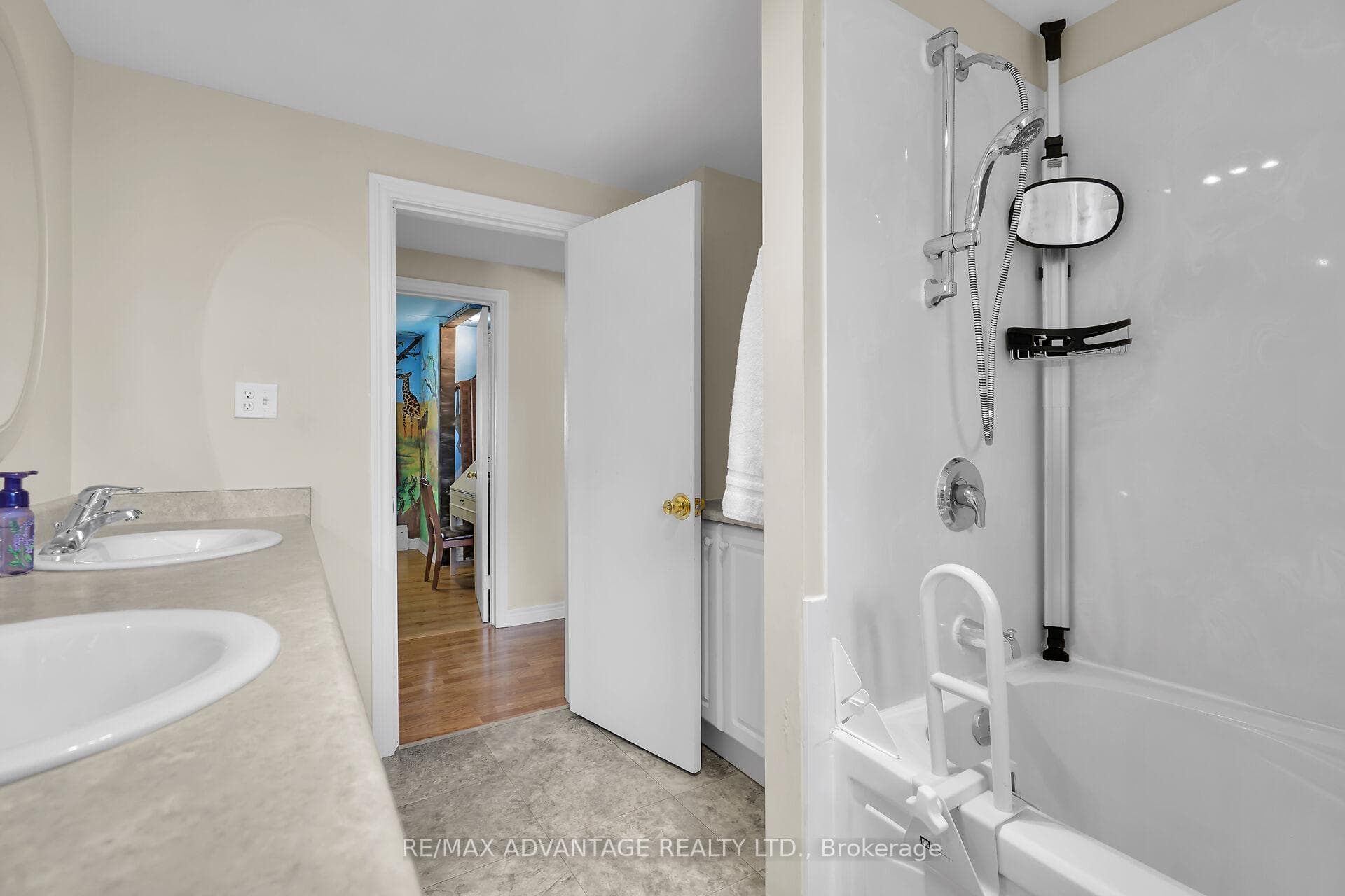 2678 Dorchester Road photo 24