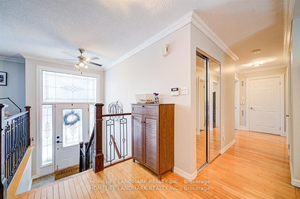 276 Plymouth Trail Unit Upper photo 5