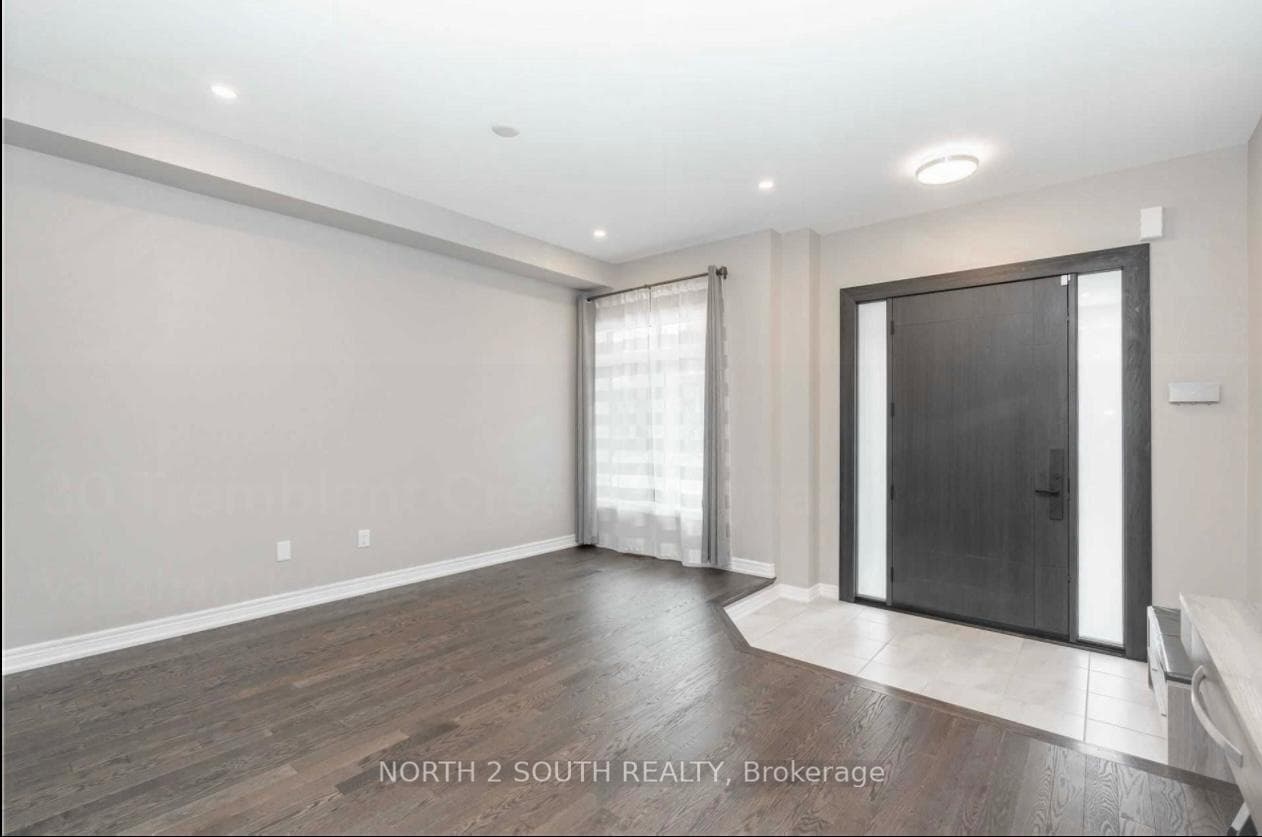 30 Tremblant Crescent photo 3