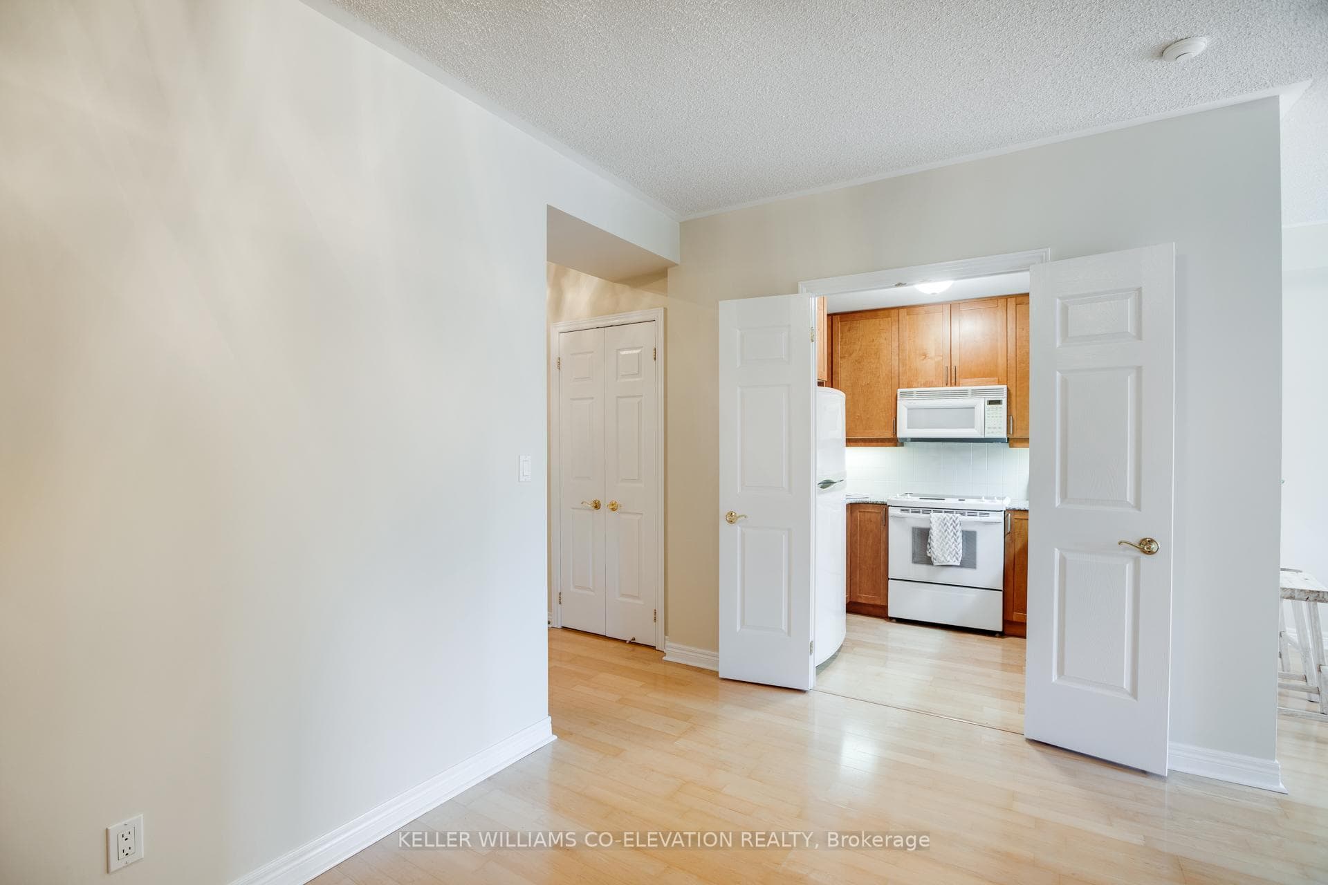 3085 Bloor Street Unit 308 photo 12