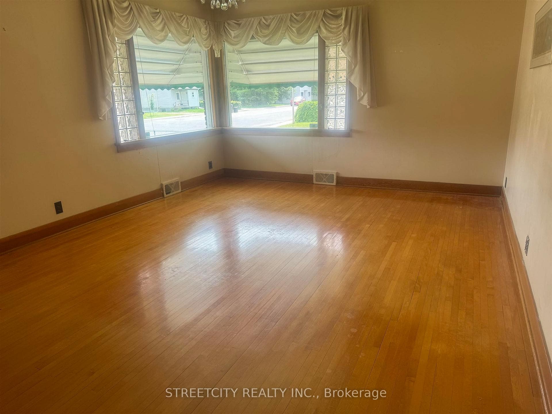 1225 Brown Street photo 4