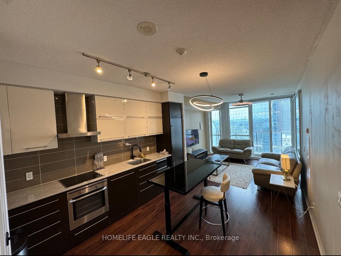 770 Bay Street Unit PH 603 photo 10